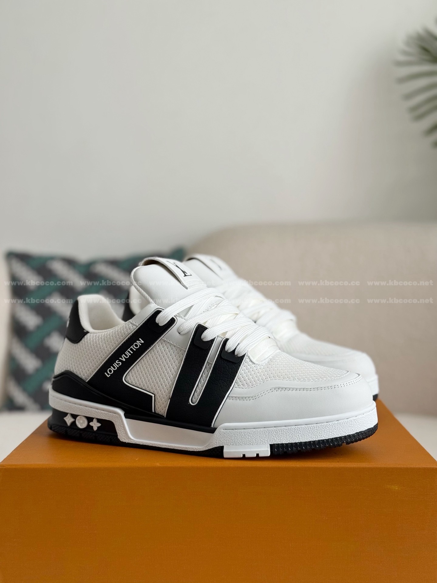 【#5821】 LOUIS VUITTON TRAINER SNEAKERS