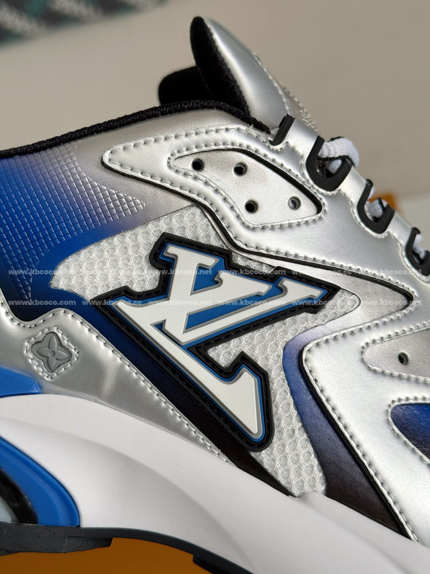 【#4188】 LOUIS VUITTON RUNNER SNEAKERS