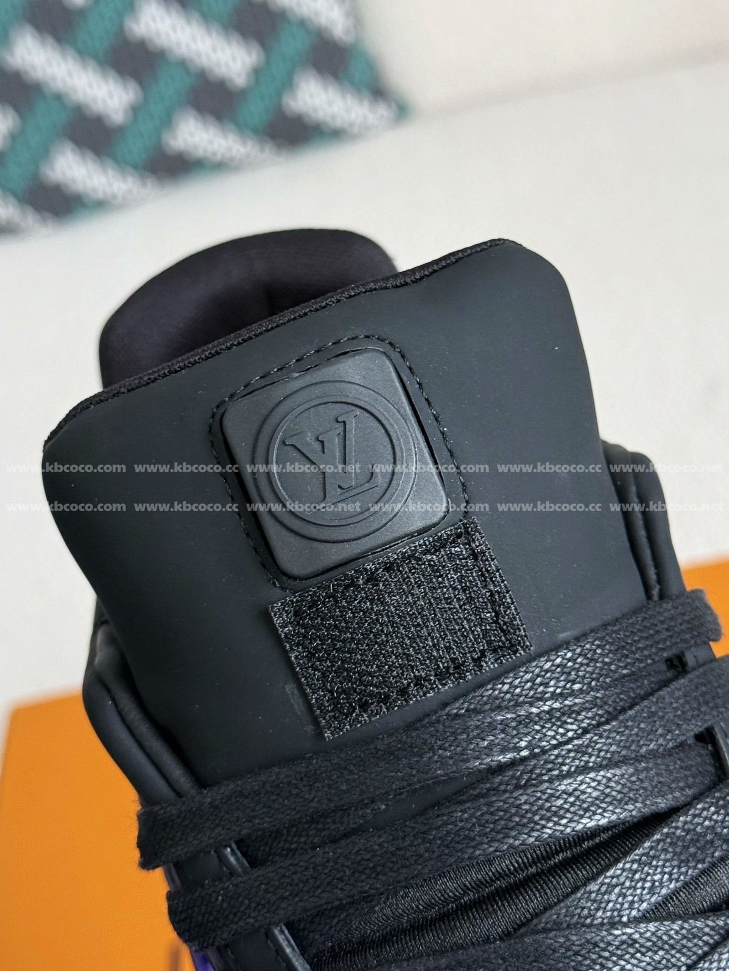 【#4560】 LOUIS VUITTON LED TRAINER SNEAKERS