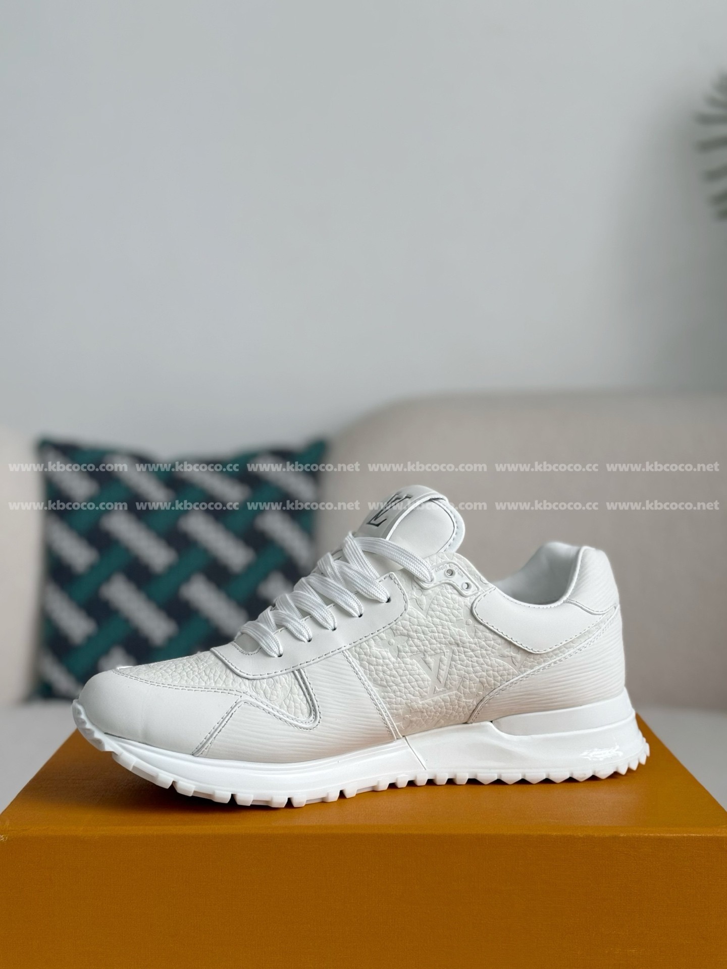 【#4678】 LOUIS VUITTON RUN AWAYCASUAL SHOES