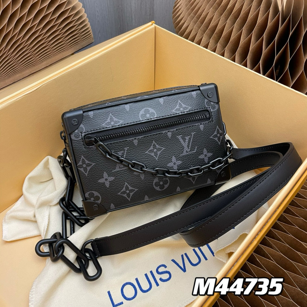 LOUIS VUITTON SOFT TRUNK Postman bag/Top Quality M44735