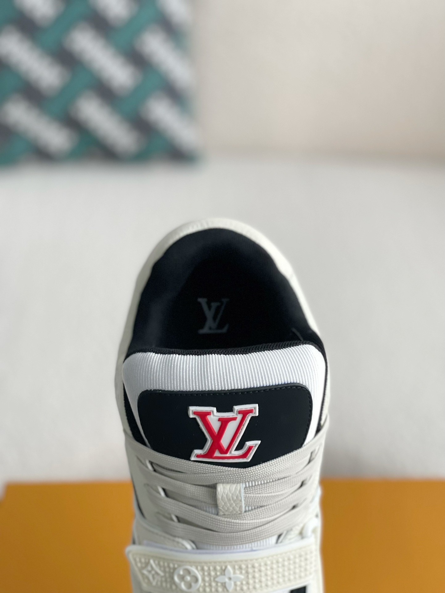 LOUIS VUITTON SNEAKERS