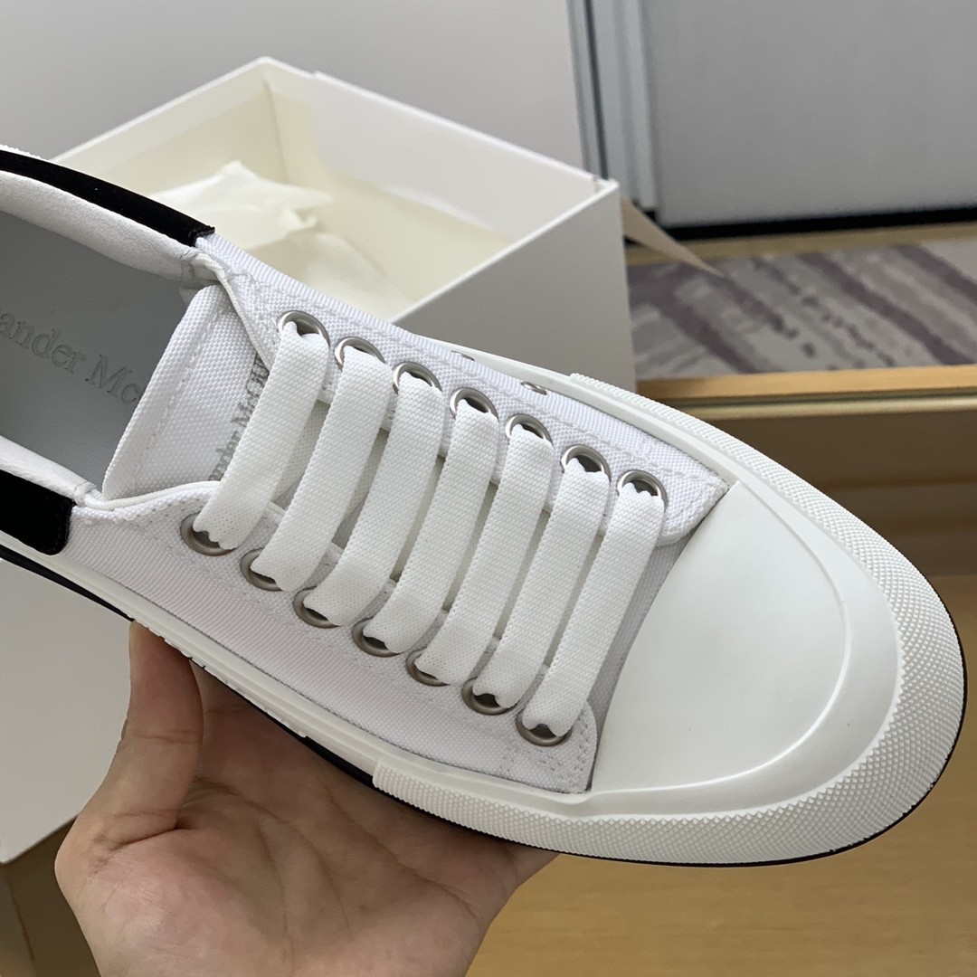 Alexander McQueen MQ White/Black velvet tail Sneakers