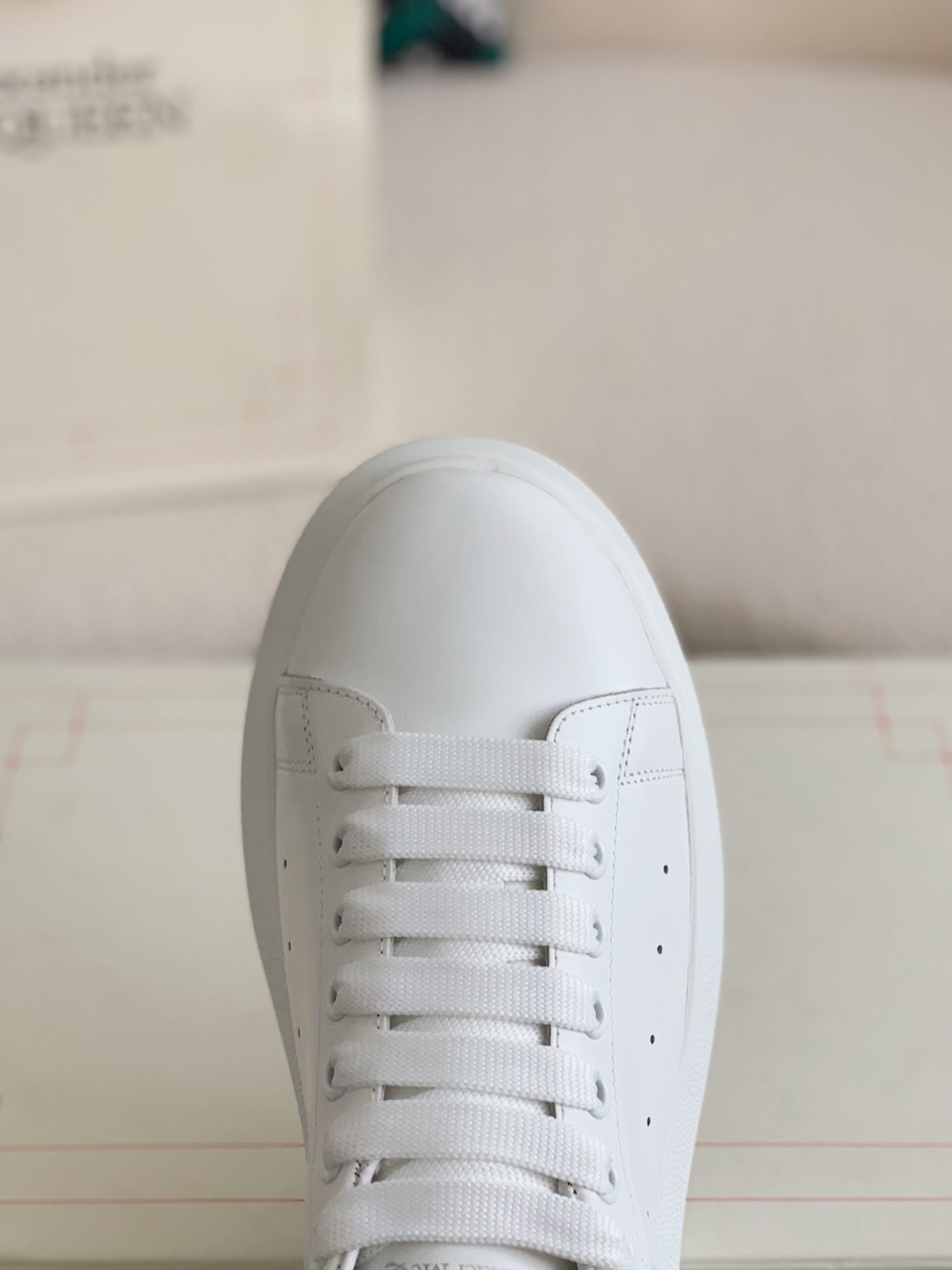Alexander McQueen MQ White Rose nail tail Sneakers
