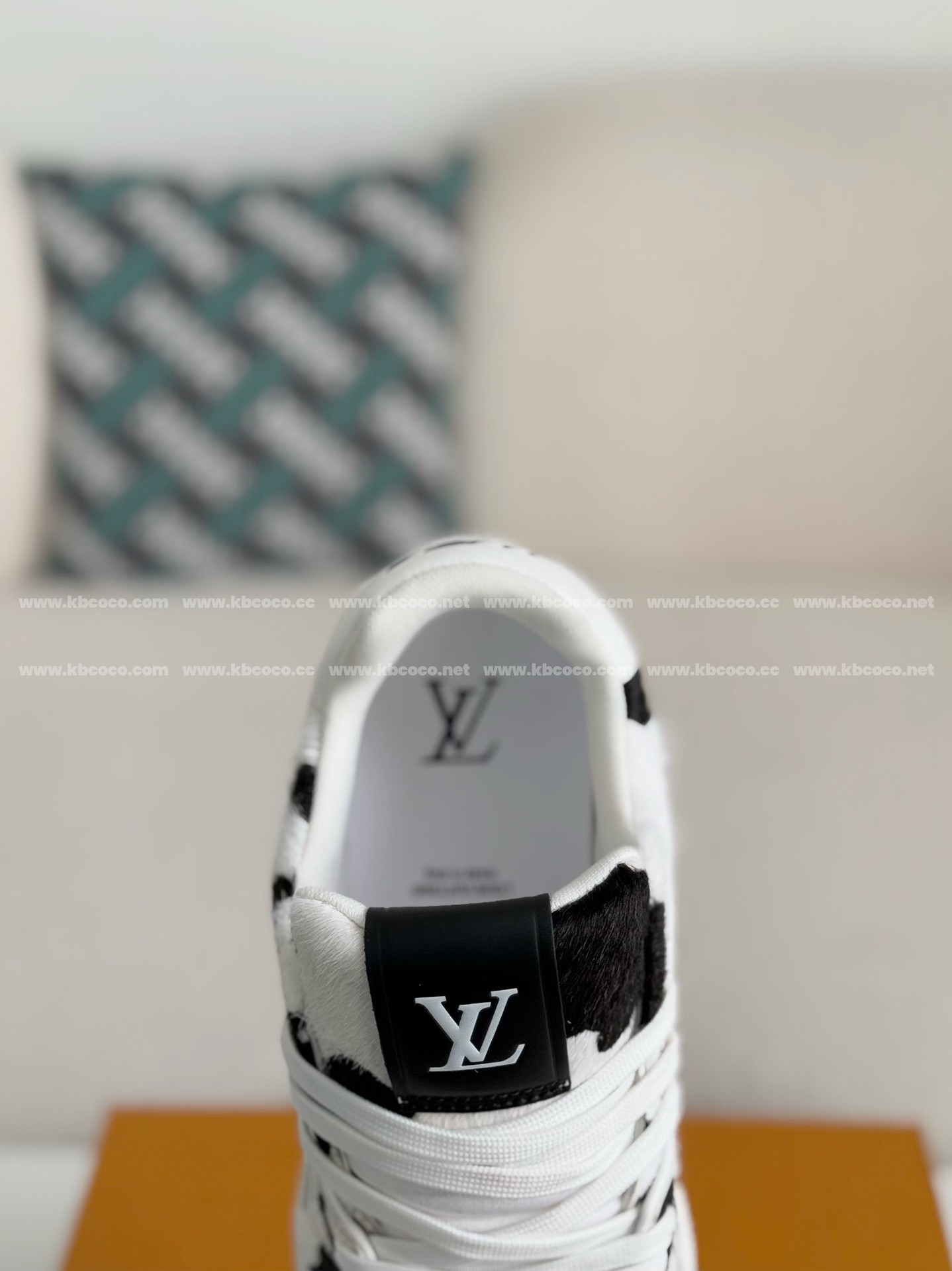 【#4004】 LOUIS VUITTON TRAINER SNEAKERS
