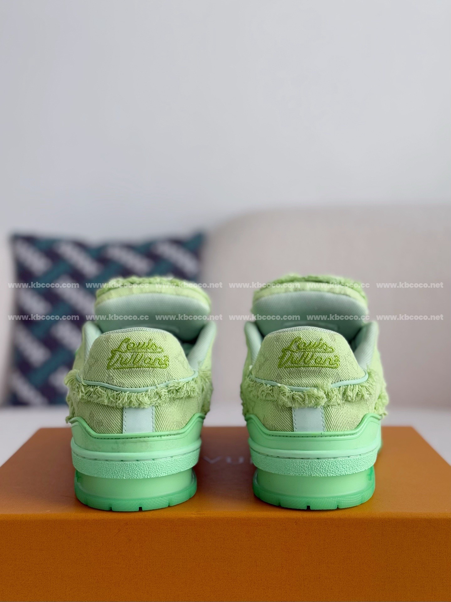 【#3977】 LOUIS VUITTON TRAINER SNEAKERS