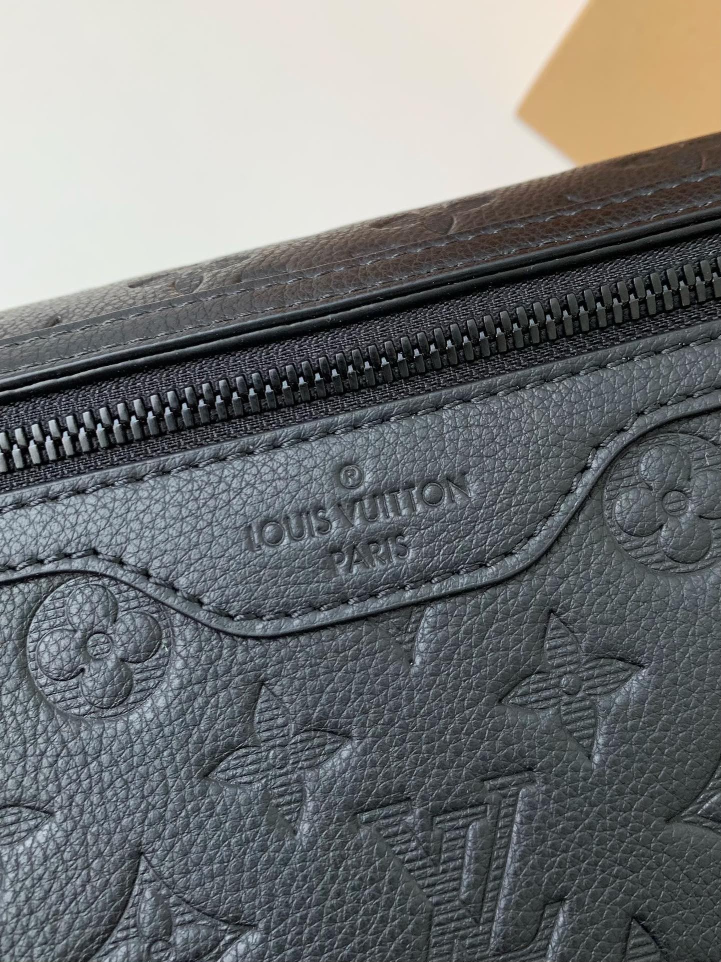 New Louis Vuitton VOYAGER small men's messenger bag M25121