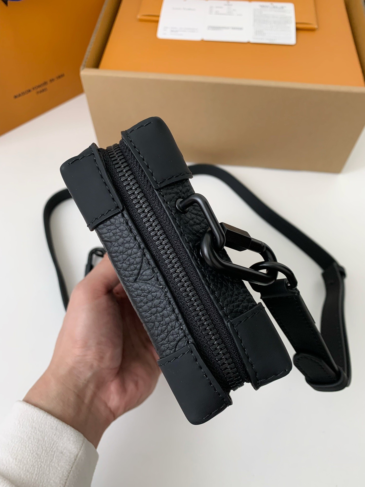 Louis Vuitton's new Sac Plat HorizontaZippé men's black flower briefcase M80224