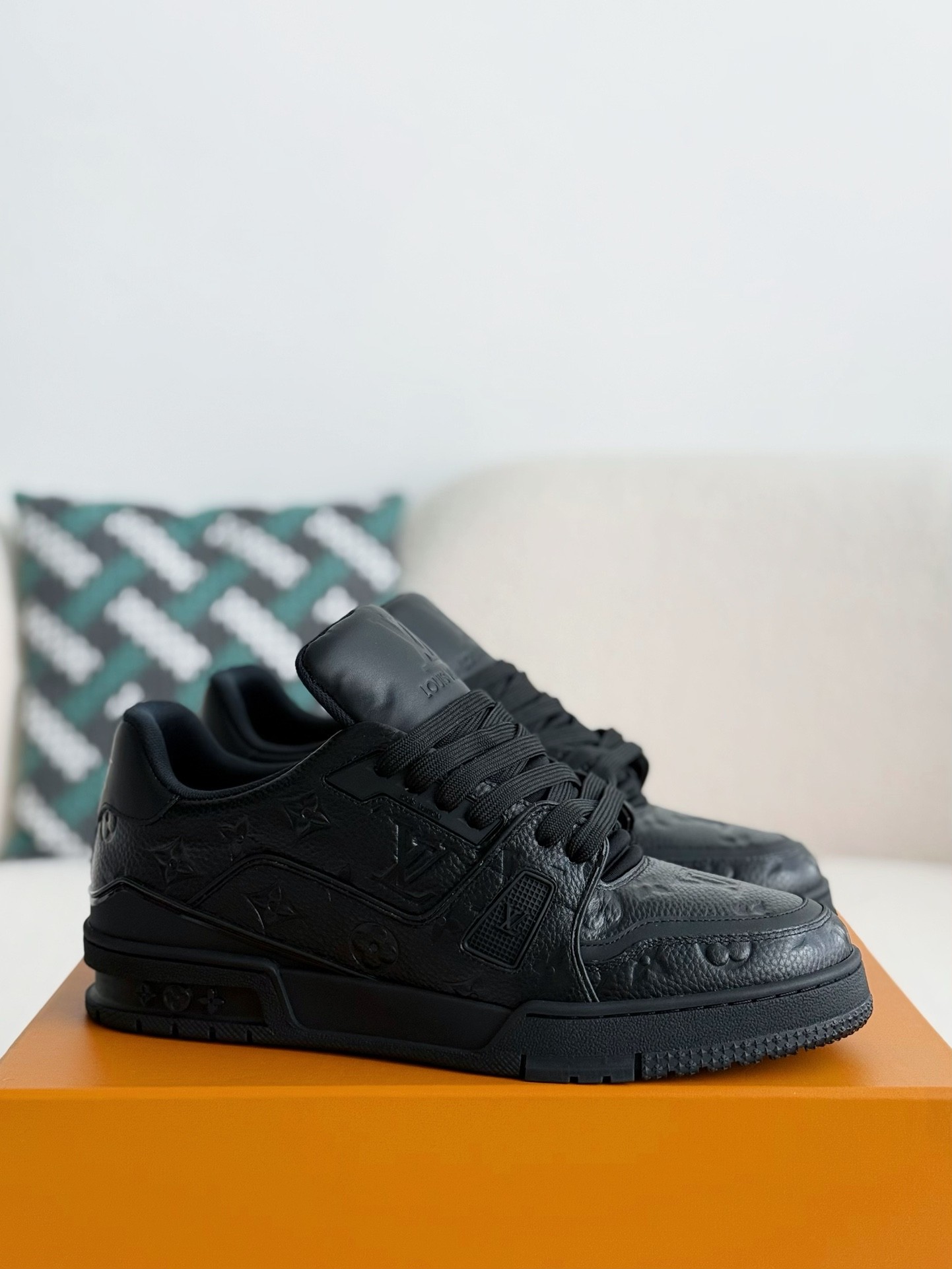[#3854」 LOUIS VUITTON TRAINER SNEAKERS
