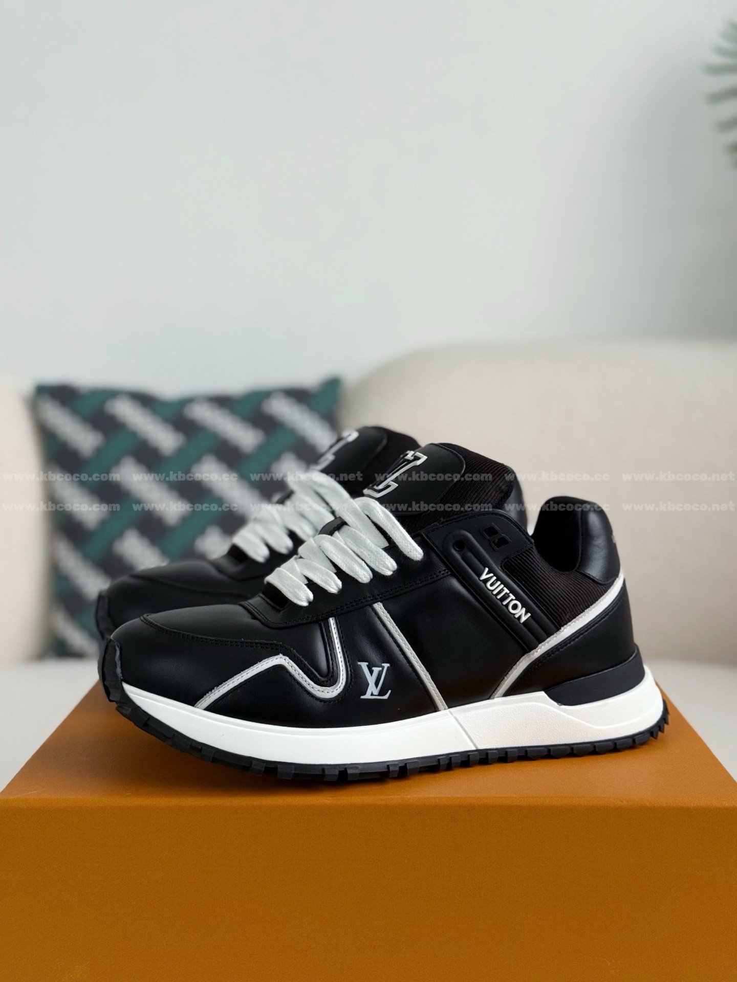 【#5676】LOUIS VUITTON RUN AWAYCASUAL SHOES