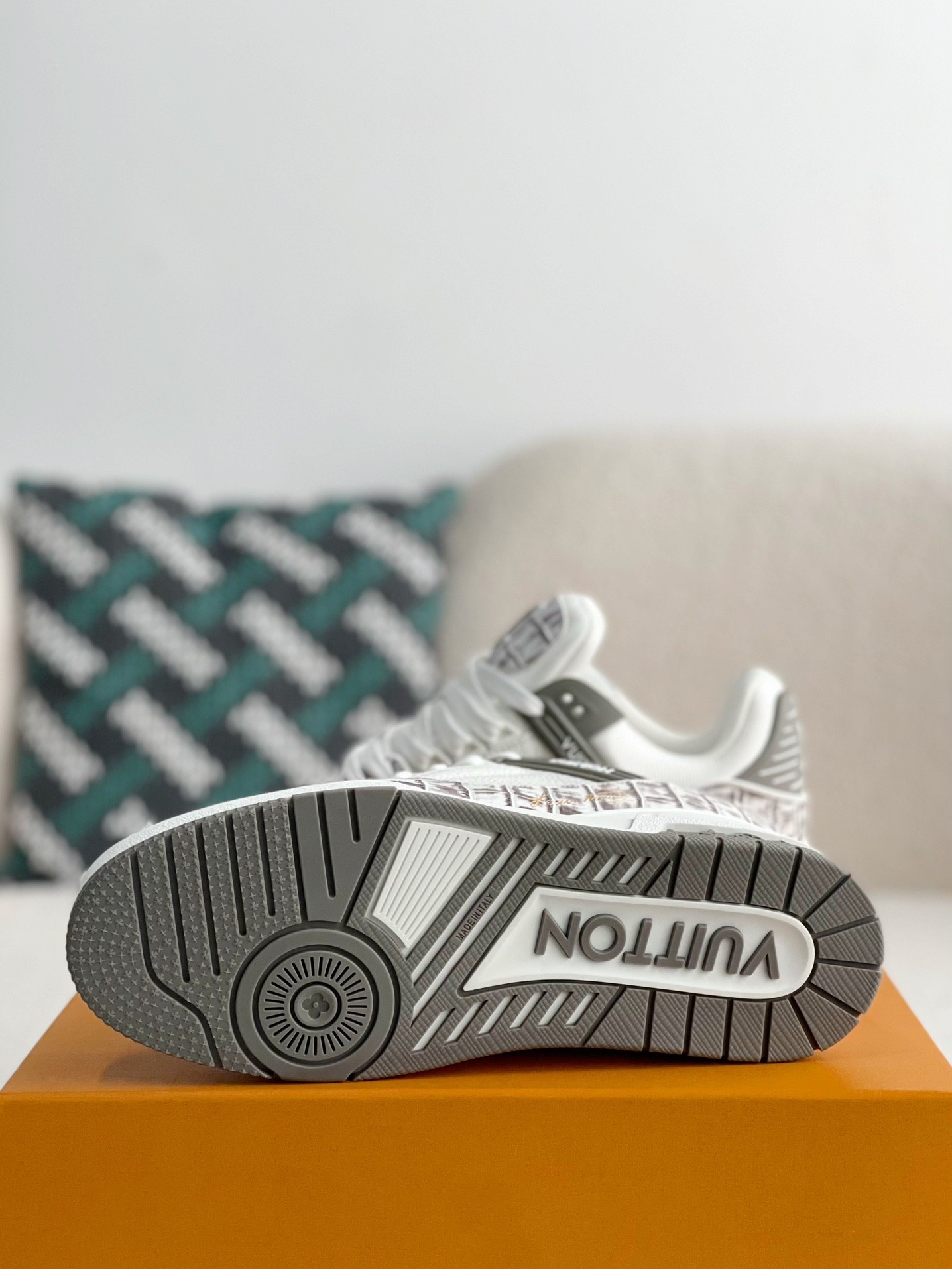 [#3368」 LOUIS VUITTON TRAINER SNEAKERS