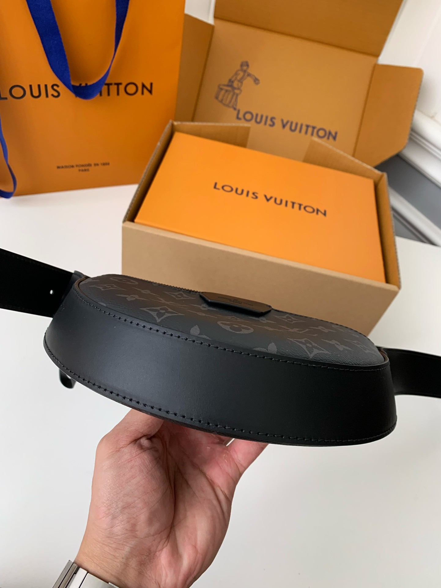 Louis Vuitton Autumn/Winter New LVMOON CROSSBODY Handbag M23835 Top Quality