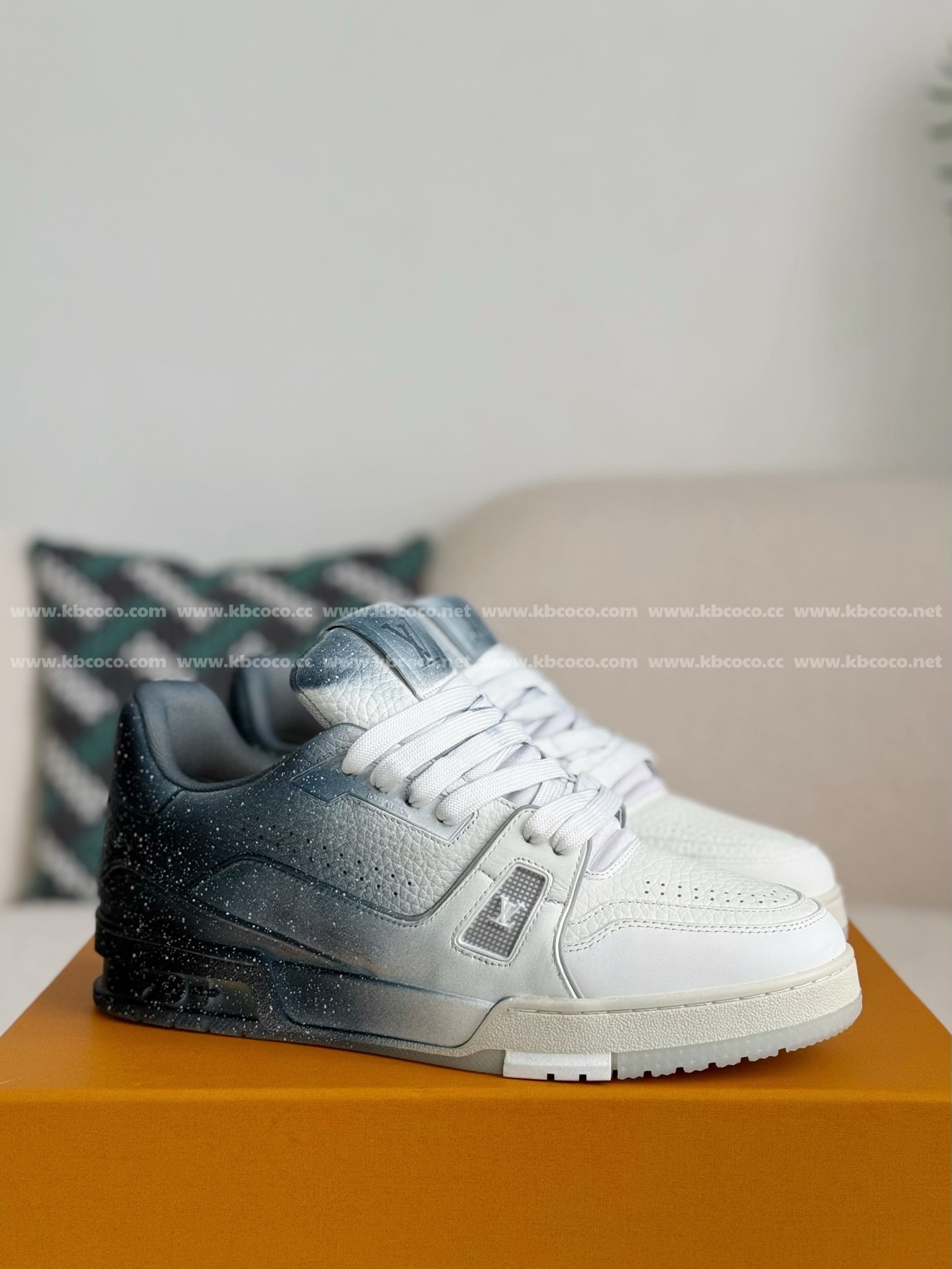 【#4432】 LOUIS VUITTON TRAINER SNEAKERS