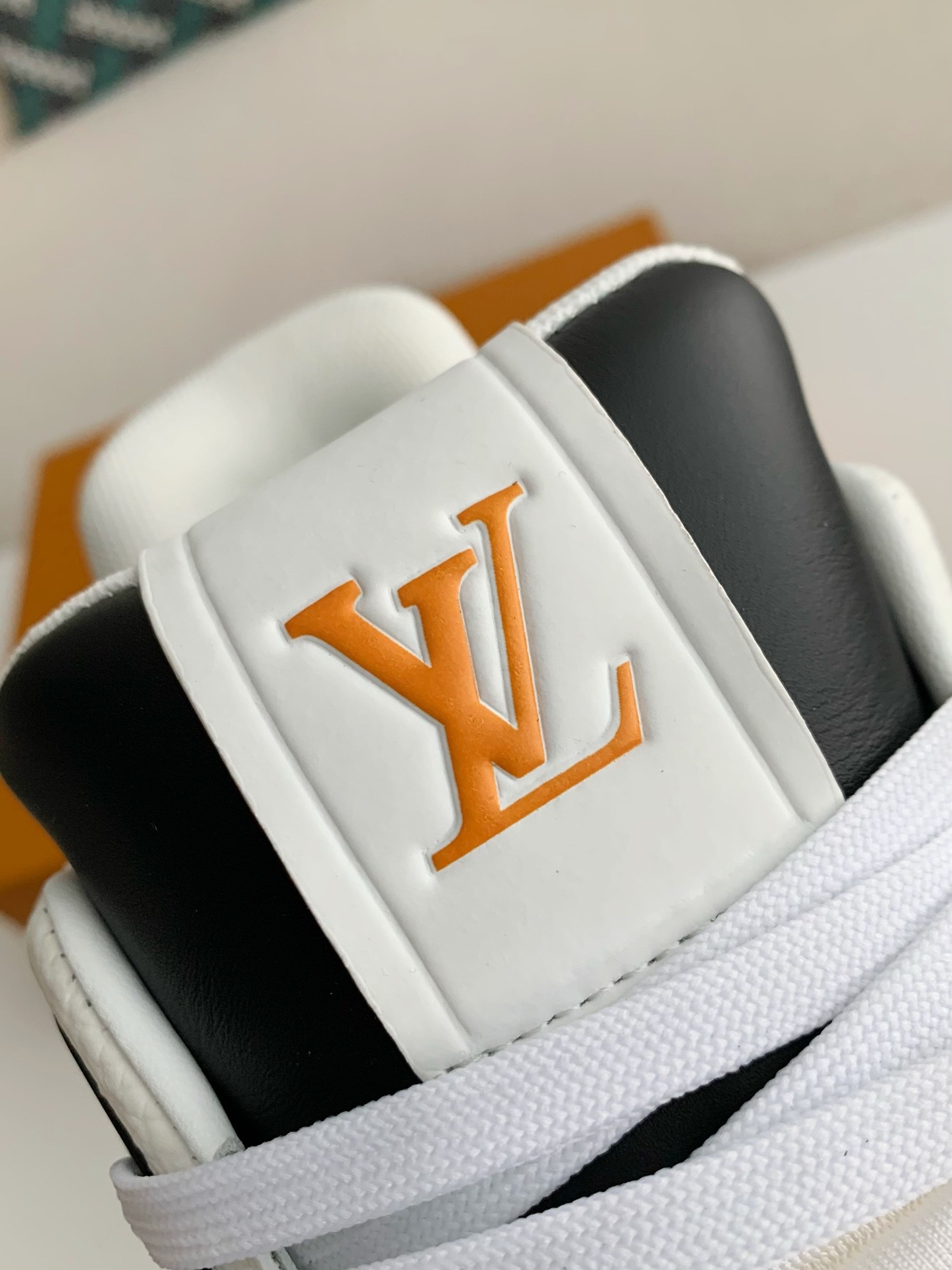 [#3719] LOUIS VUITTON TRAINER SNEAKERS