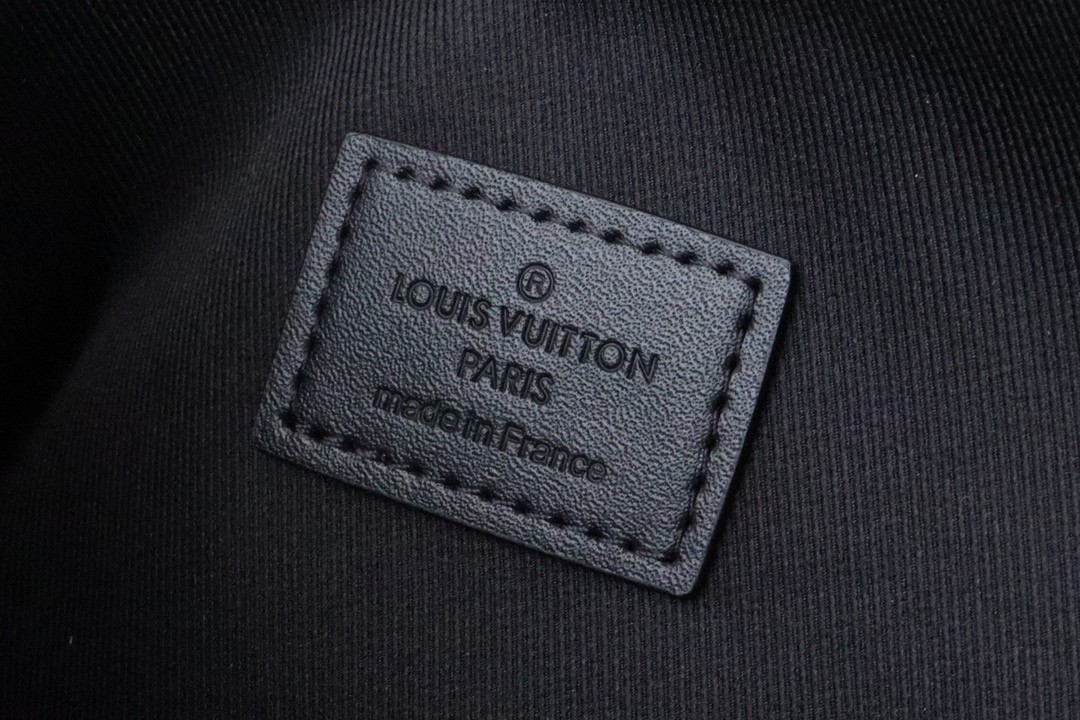 LOUIS VUITTON logo calfskin protectivecase clutch M69837 Top quality