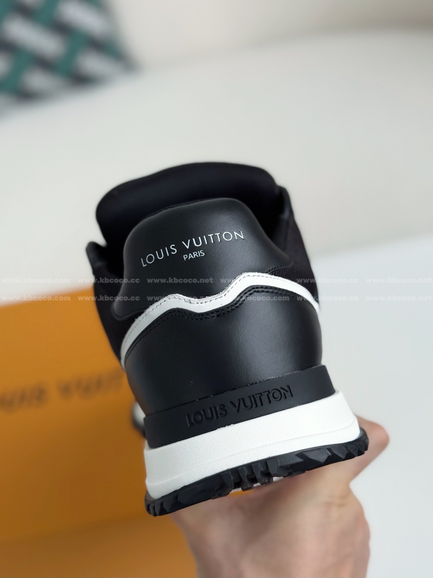 【#5676】LOUIS VUITTON RUN AWAYCASUAL SHOES