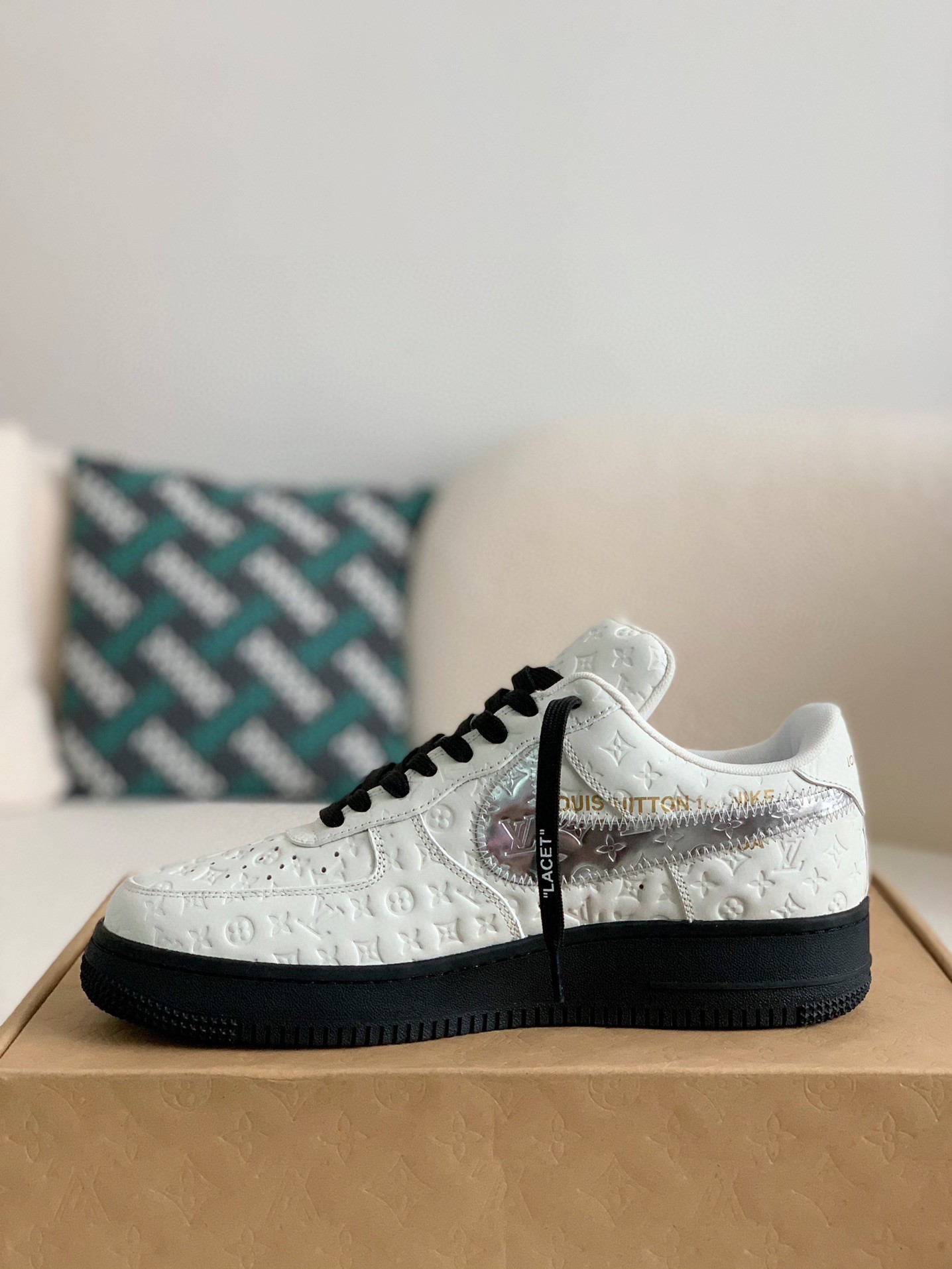 LOUIS VUITTON x NIKE AIR FORCE 1 SNEAKER