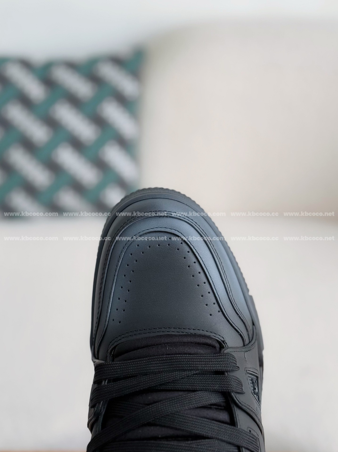 【#4011】 LOUIS VUITTON TRAINER SNEAKERS