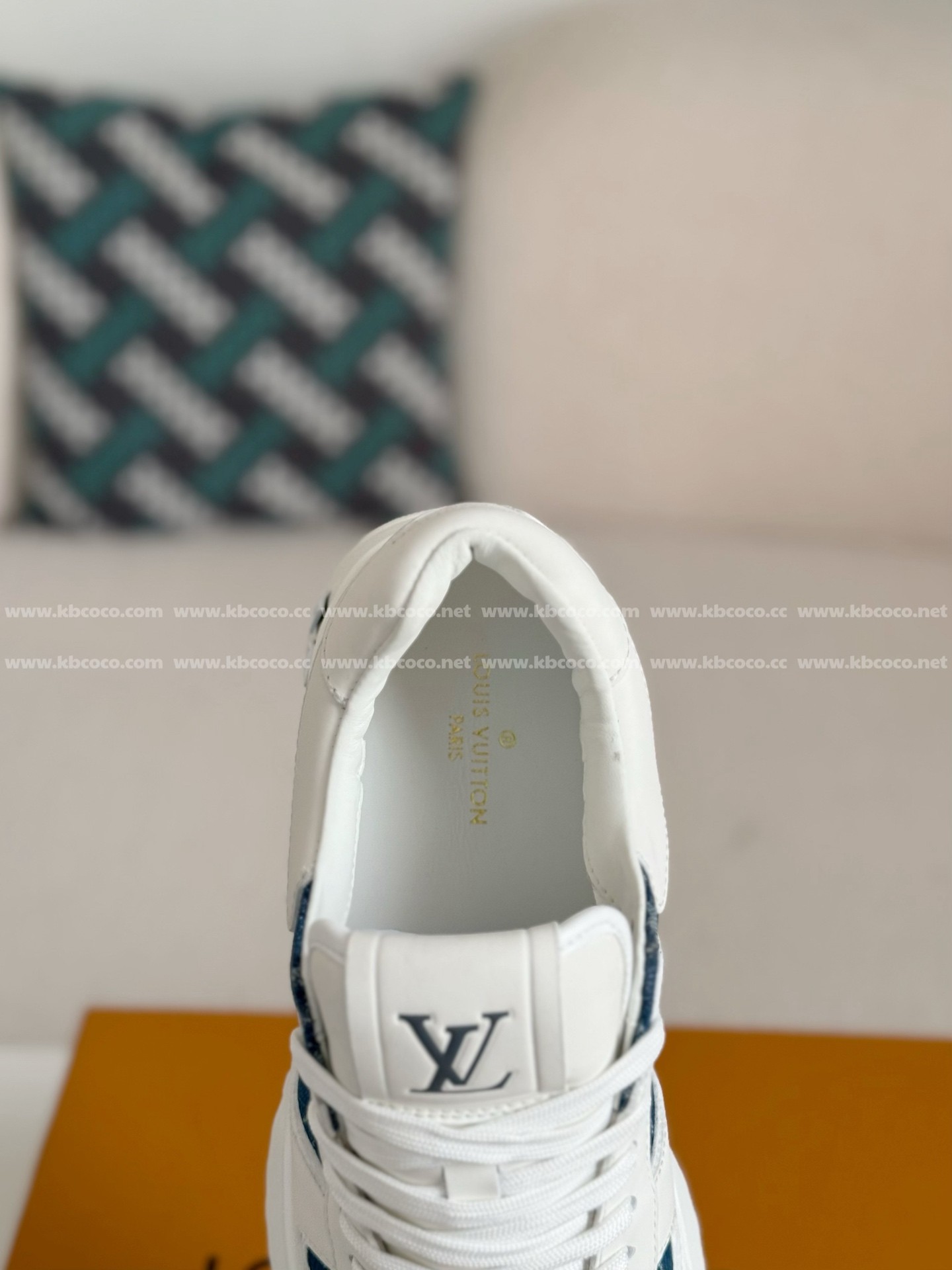 【#4672】 LOUIS VUITTON RUN AWAYCASUAL SHOES