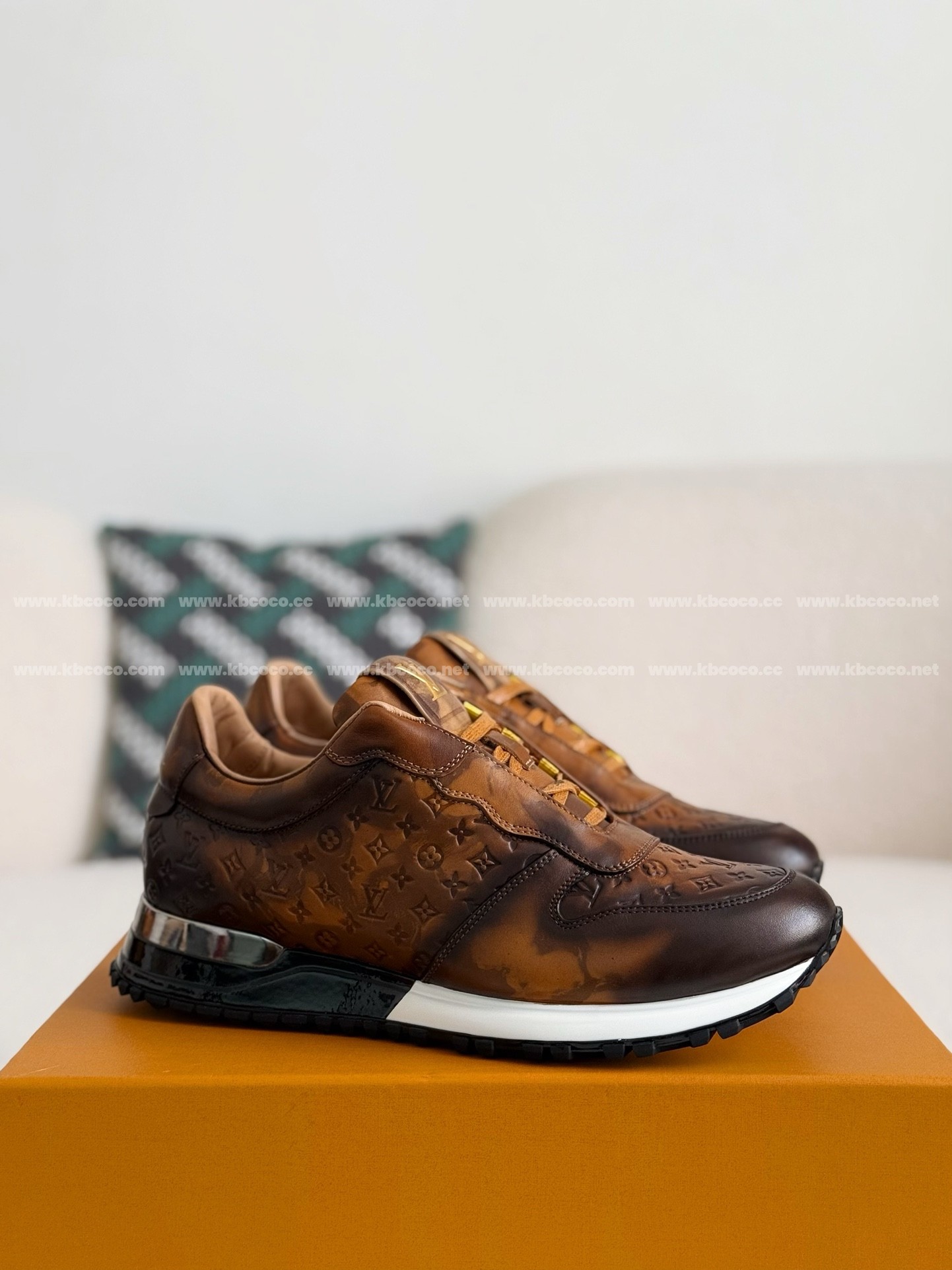 【#4053】 LOUIS VUITTON LEATHER LOW-TOP SHOES