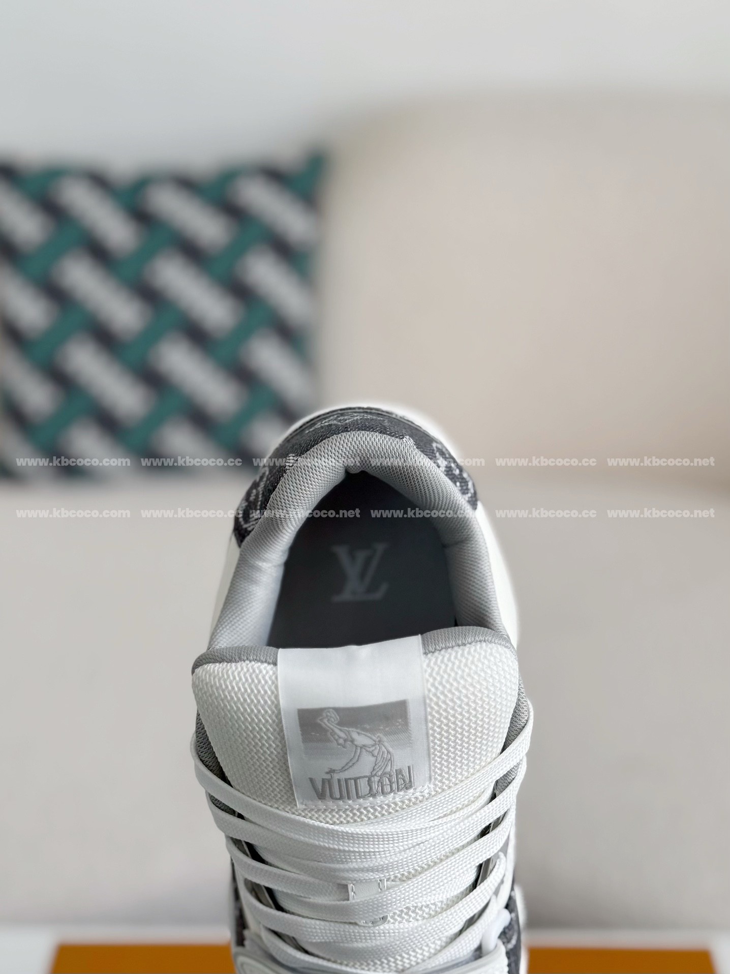 【#3944】 LOUIS VUITTON TRAINER SNEAKERS