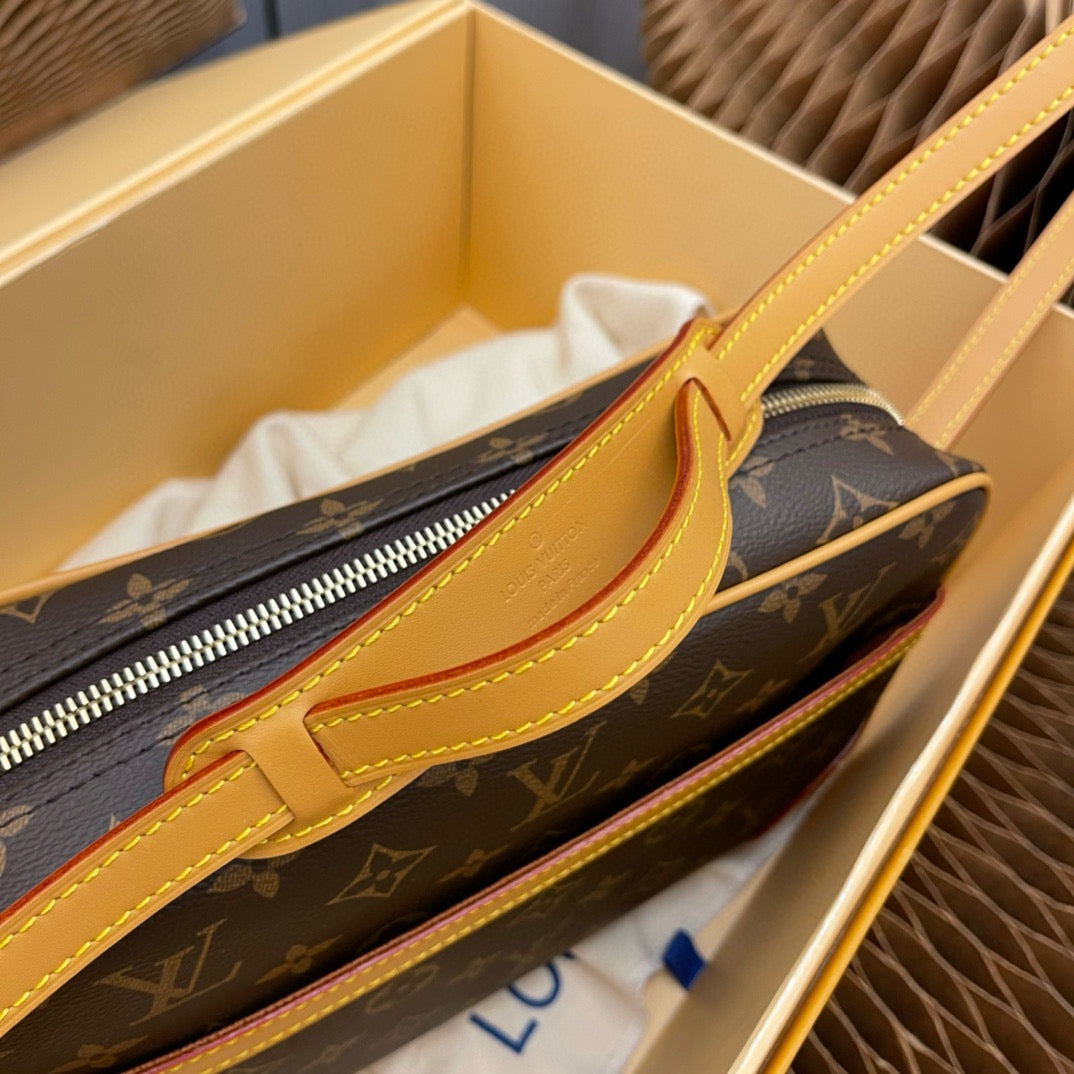 LOUIS VUITTON Trocadero