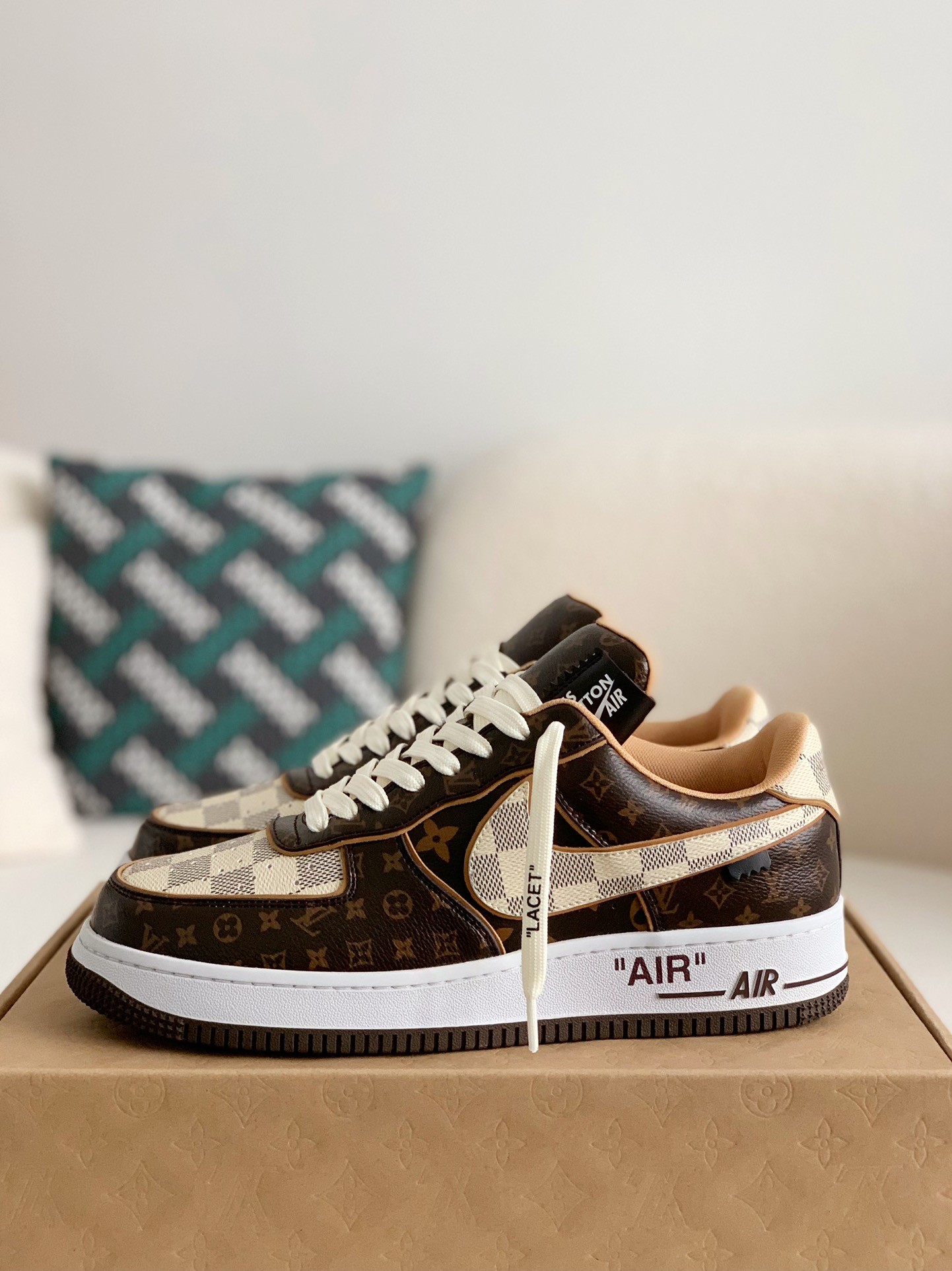 LOUIS VUITTON x NIKE AIR FORCE 1 Sneaker