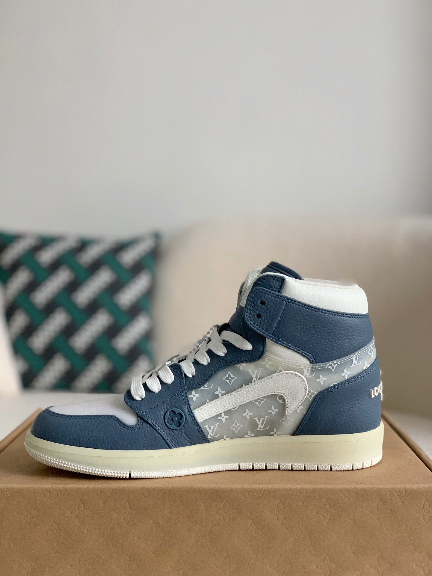 Louis Vuitton x Nike Air Jorda 1 High AJ1 Sneakers