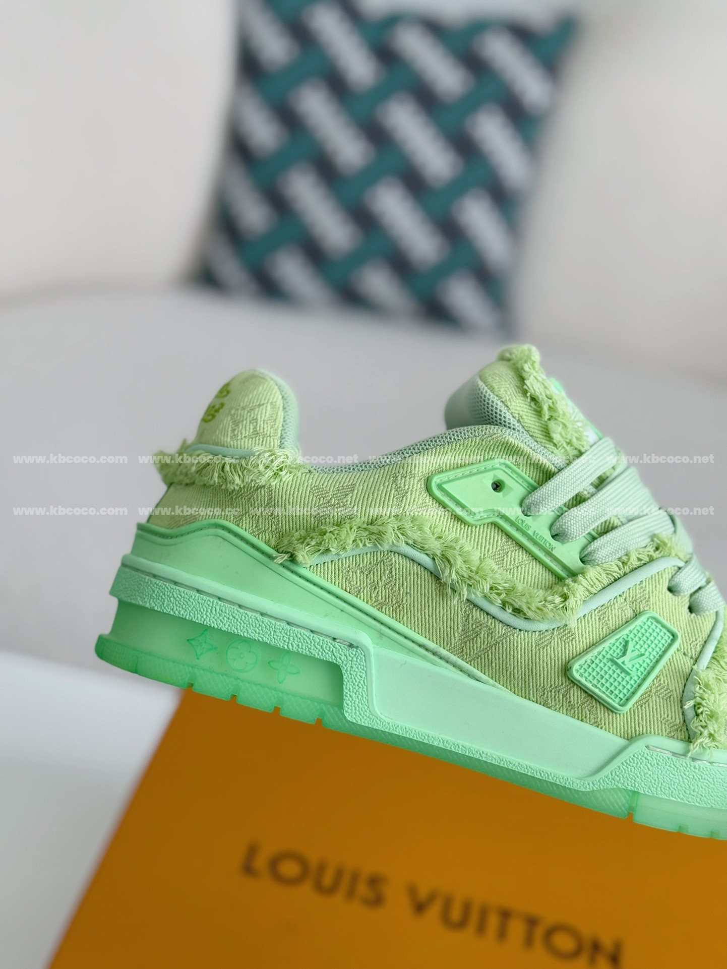 【#3977】 LOUIS VUITTON TRAINER SNEAKERS