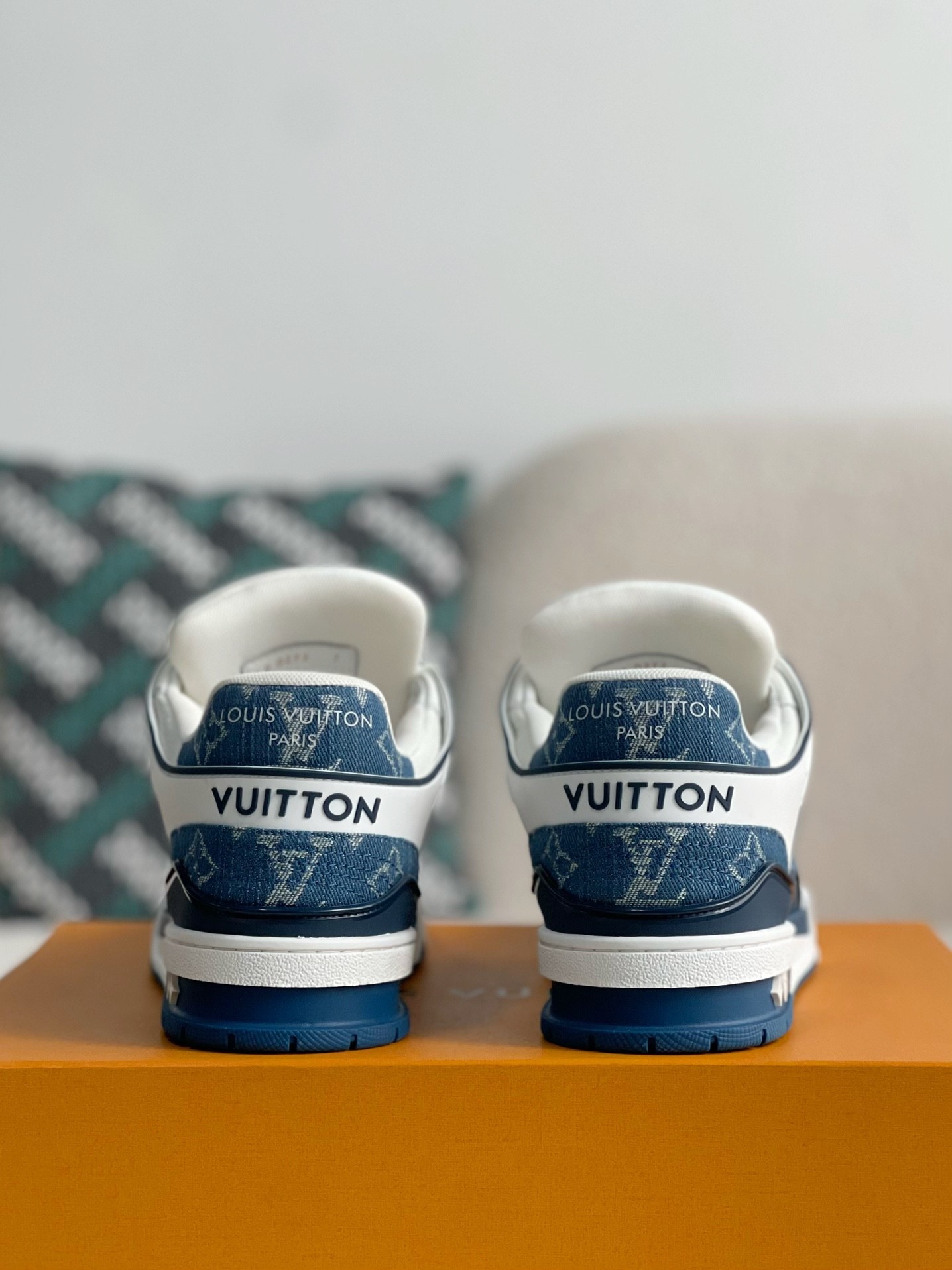 LOUIS VUITTON SNEAKERS
