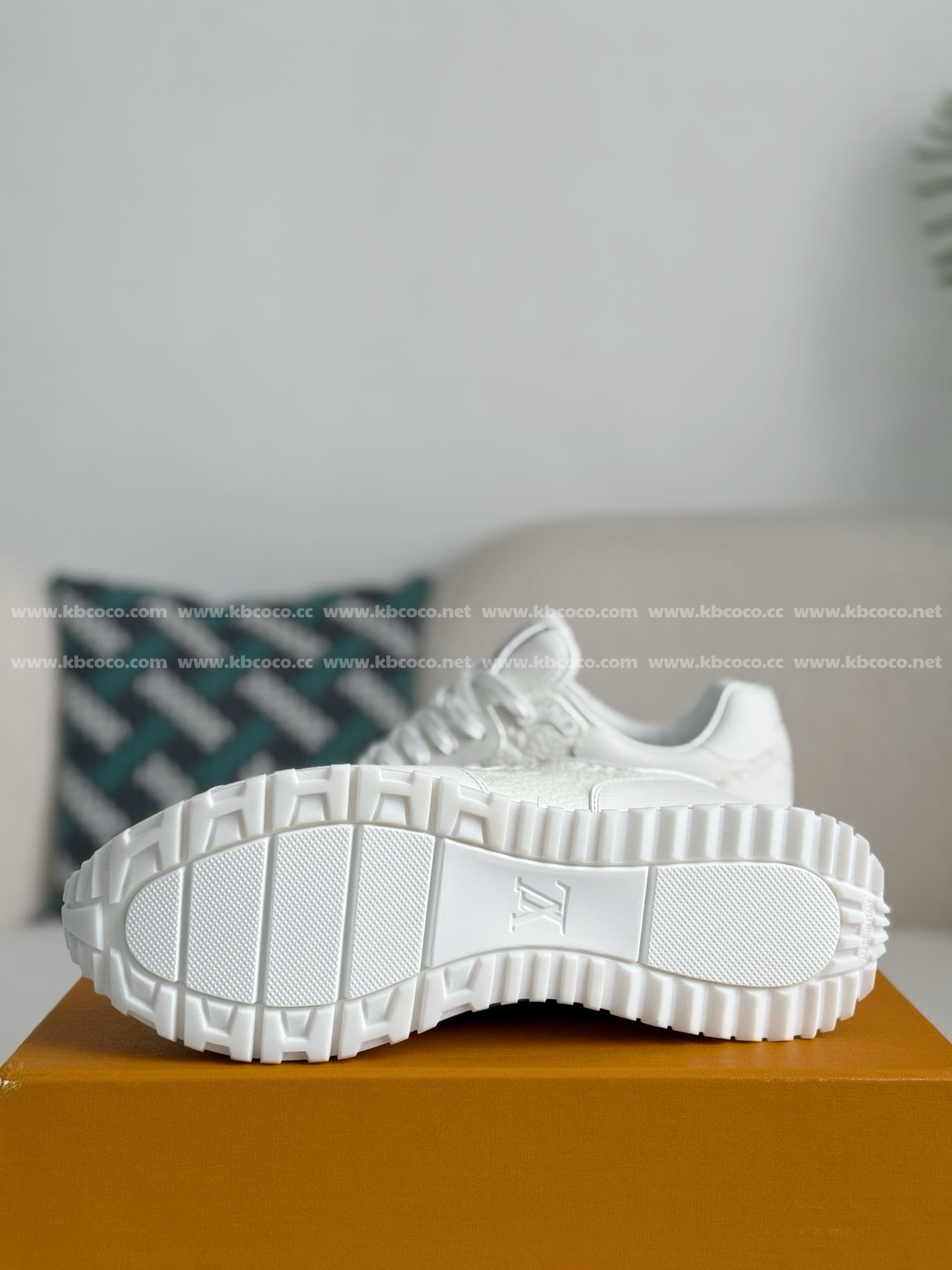 【#4678】 LOUIS VUITTON RUN AWAYCASUAL SHOES