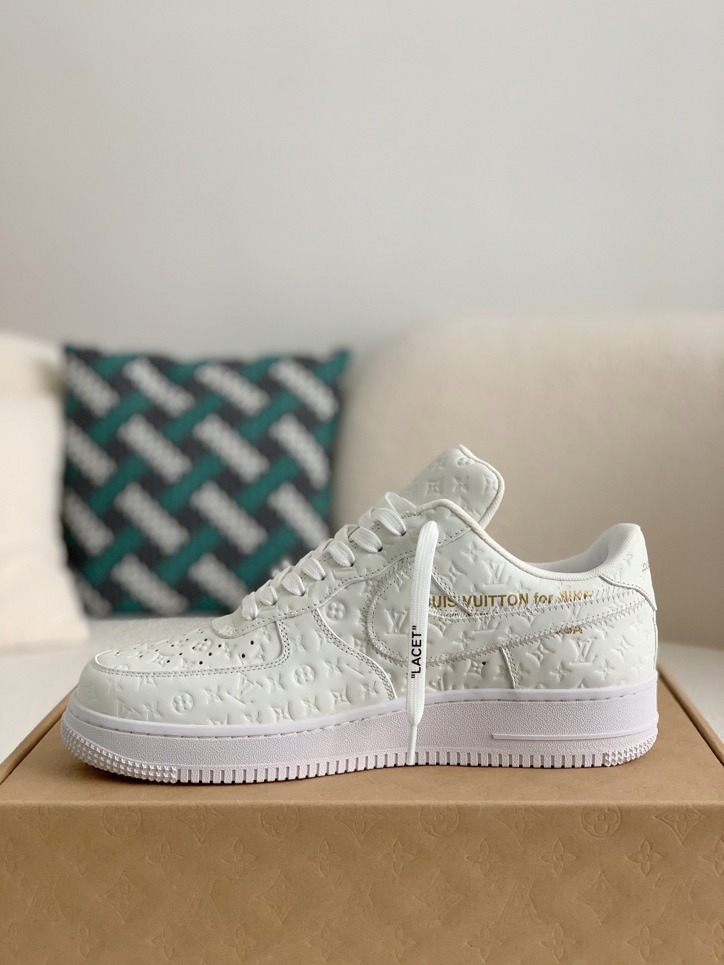 LOUIS VUITTON x NIKE AIR FORCE 1 Sneaker