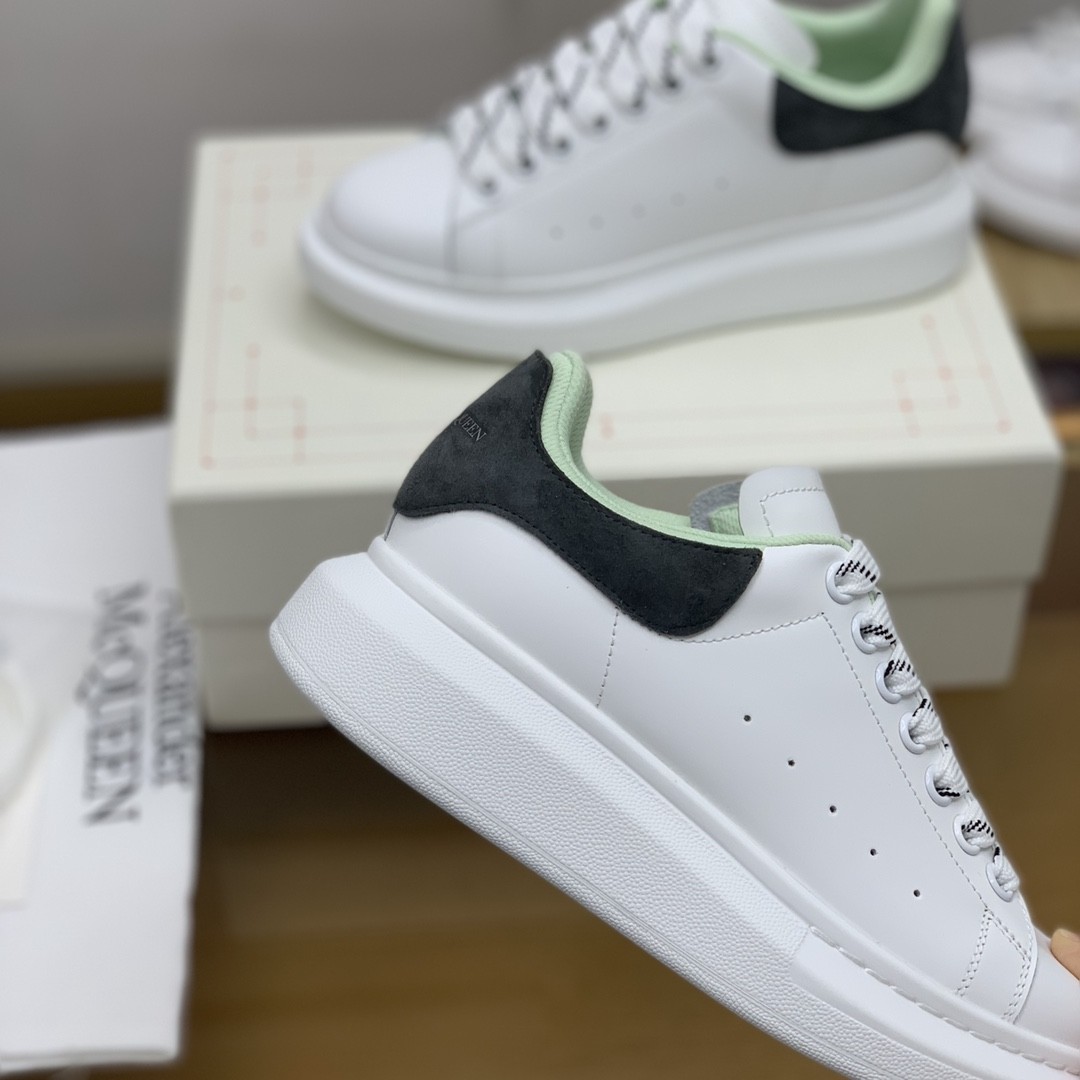 Alexander McQueen MQ dark grey tailSneakers