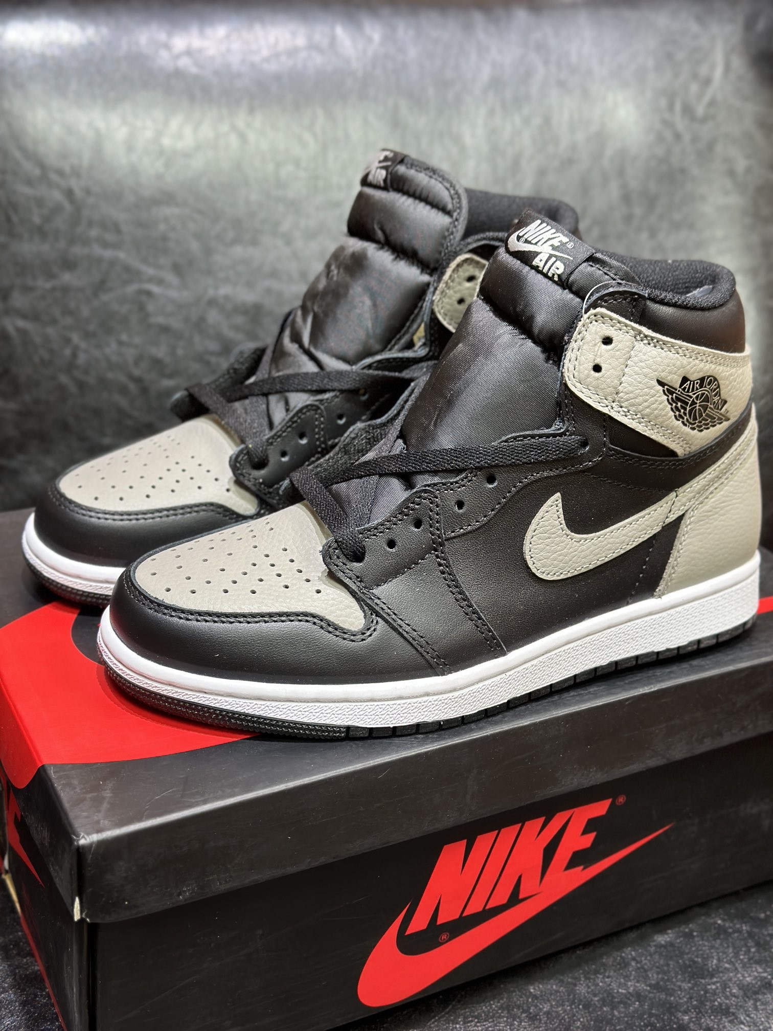 Air Jordan 1 Retro High OG Shadow Black Grey