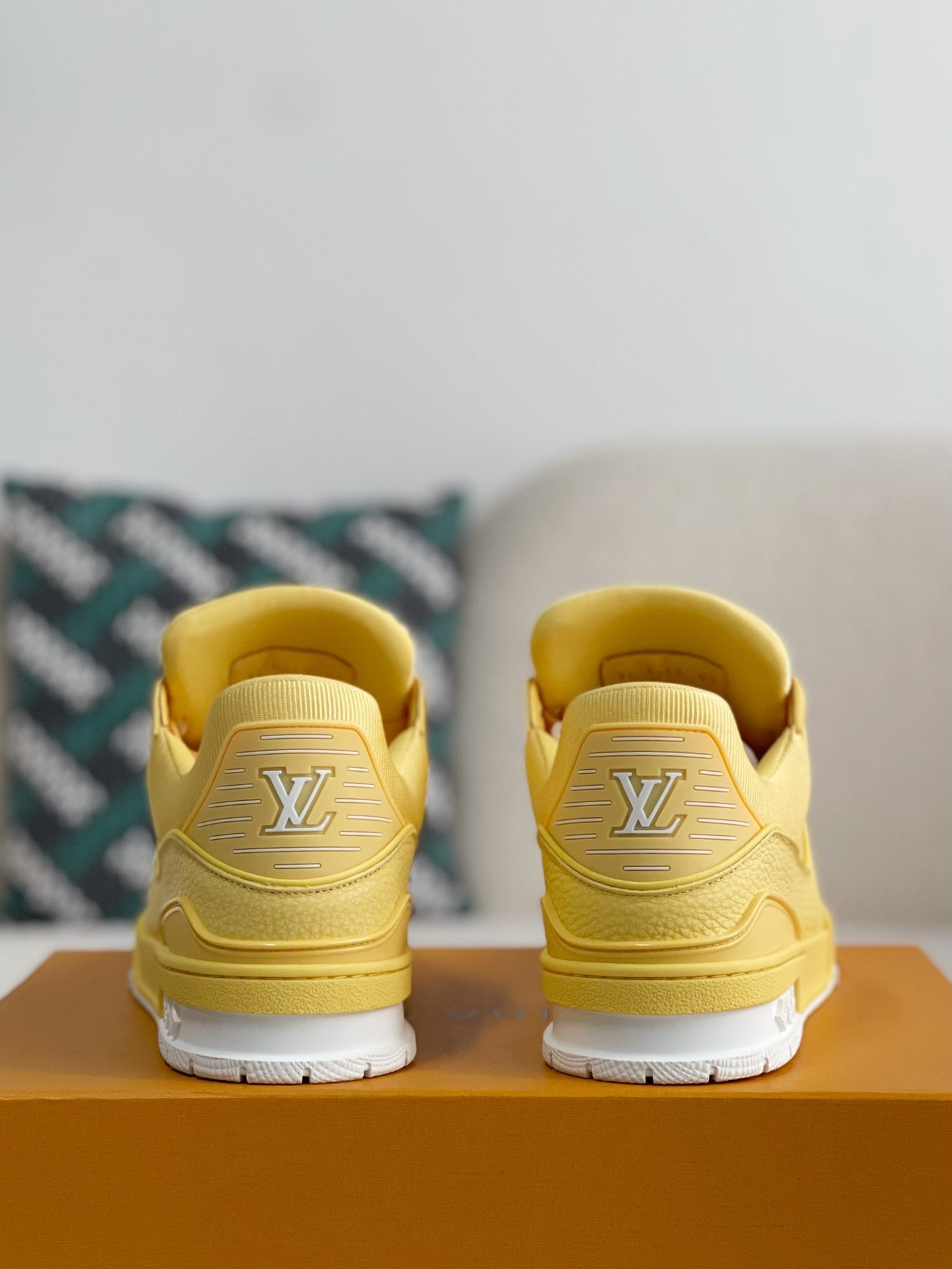 LOUIS VUITTON SNEAKERS