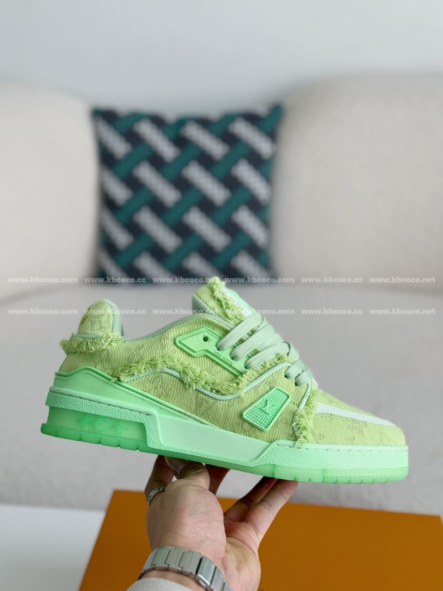 【#3977】 LOUIS VUITTON TRAINER SNEAKERS