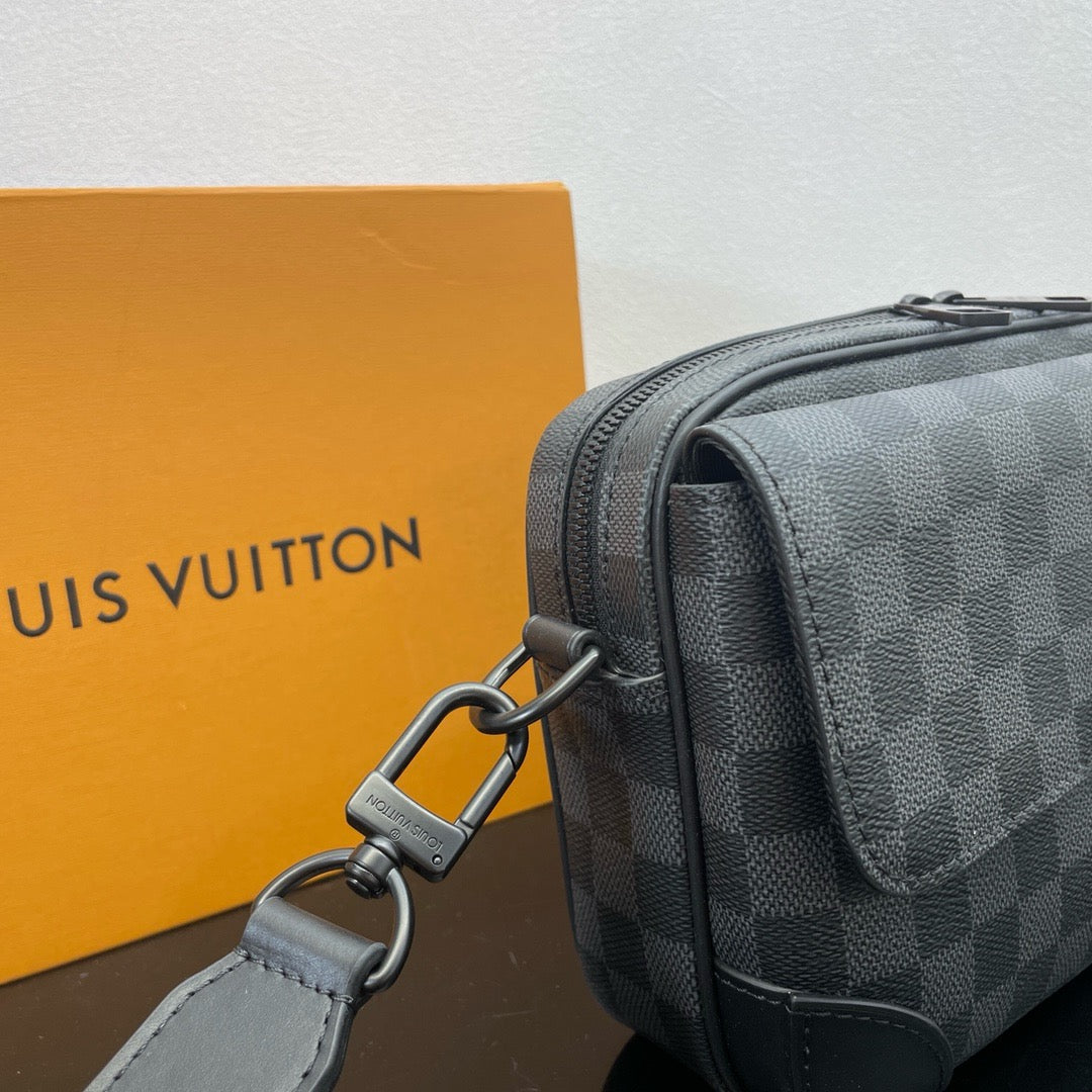 LOUIS VUITTON Steamer Postman bag/top quality M46795