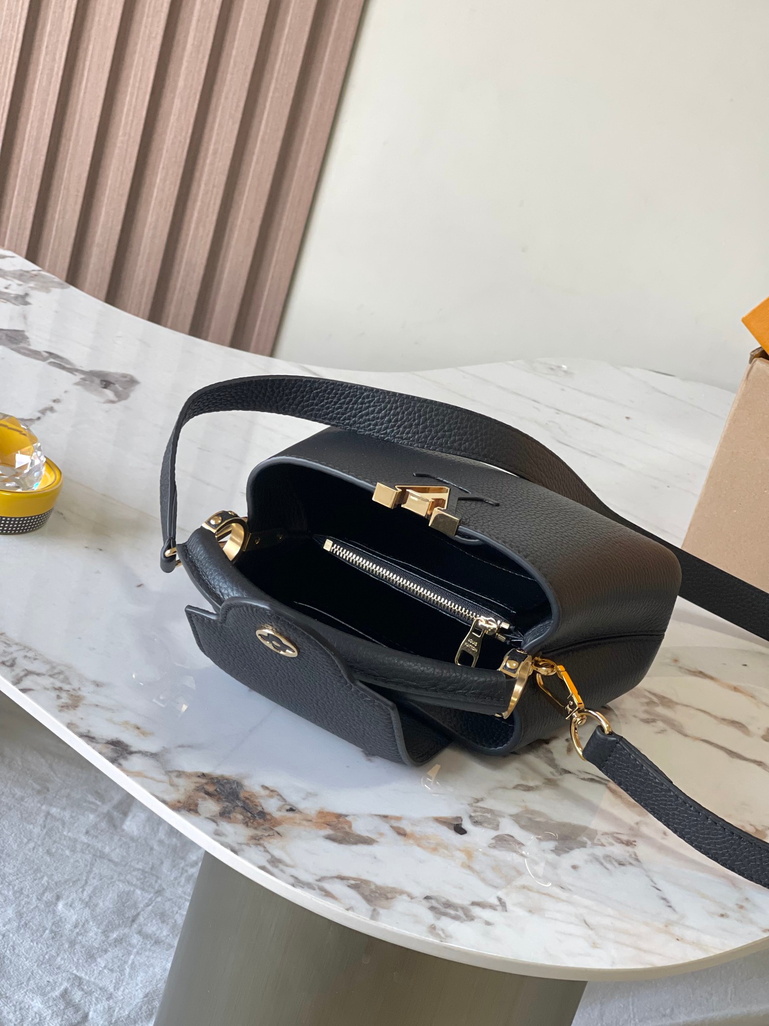 LOUIS VUITTON Capucines Mini Handbag/Top Quality M24729