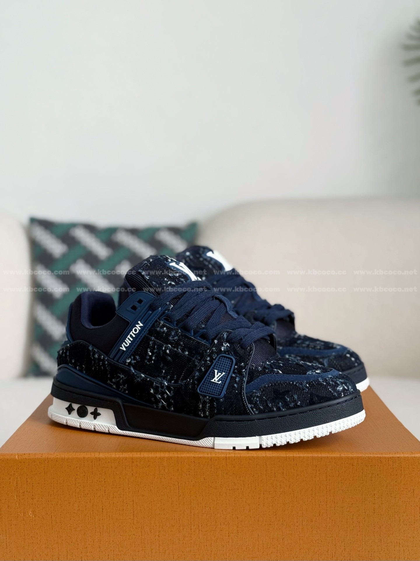 【#5802】 LOUIS VUITTON TRAINER SNEAKERS