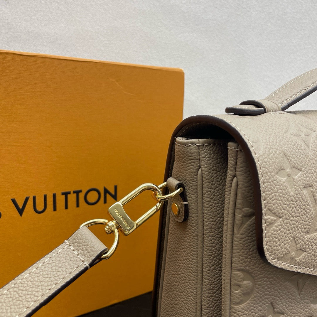 LOUIS VUITTON Pochette Metis Postman bag/top quality M47142