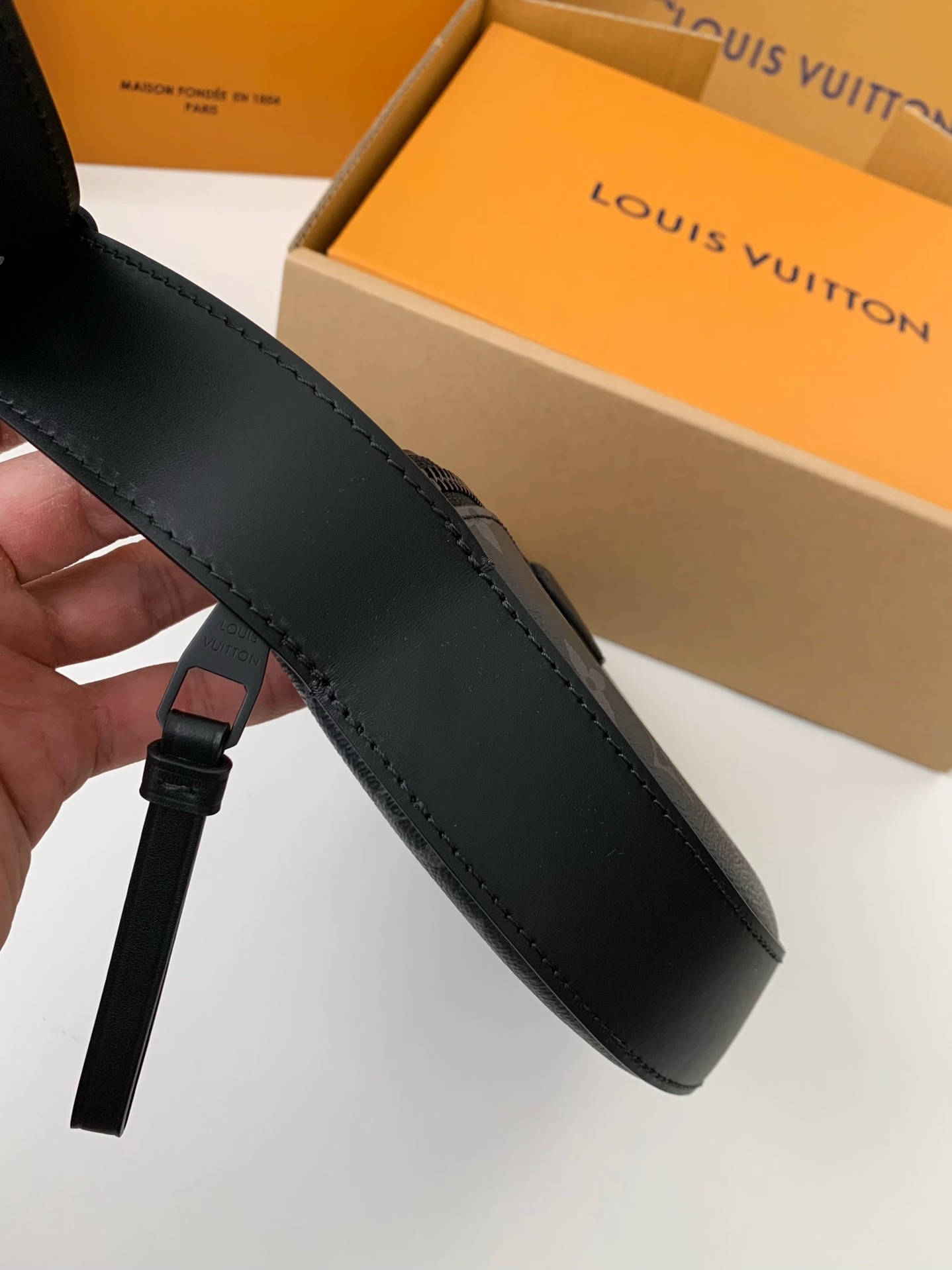 Louis Vuitton Autumn/Winter New LVMOON CROSSBODY Handbag M23835 Top Quality