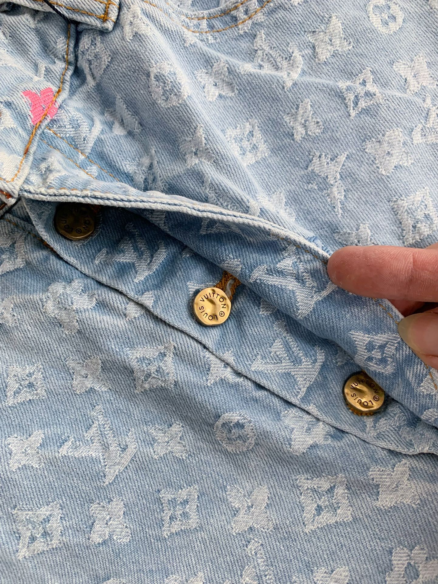 Louis Vuitton Costumes