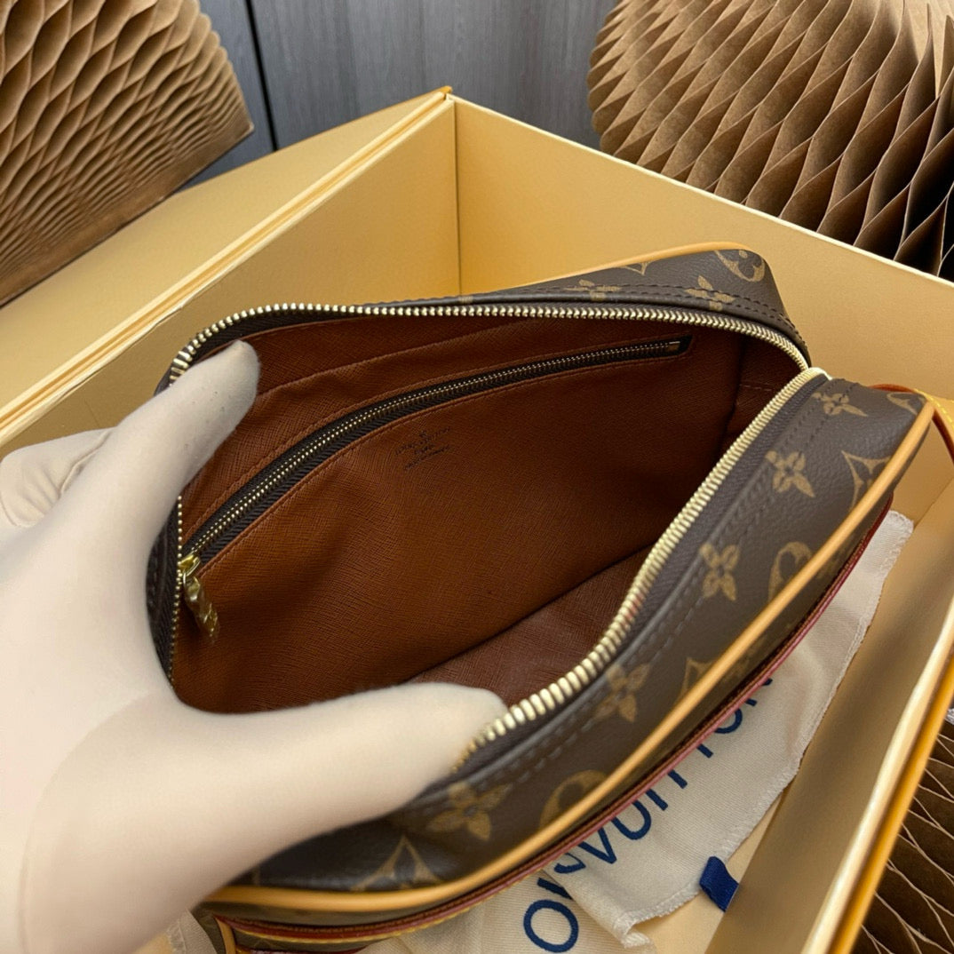 LOUIS VUITTON Trocadero