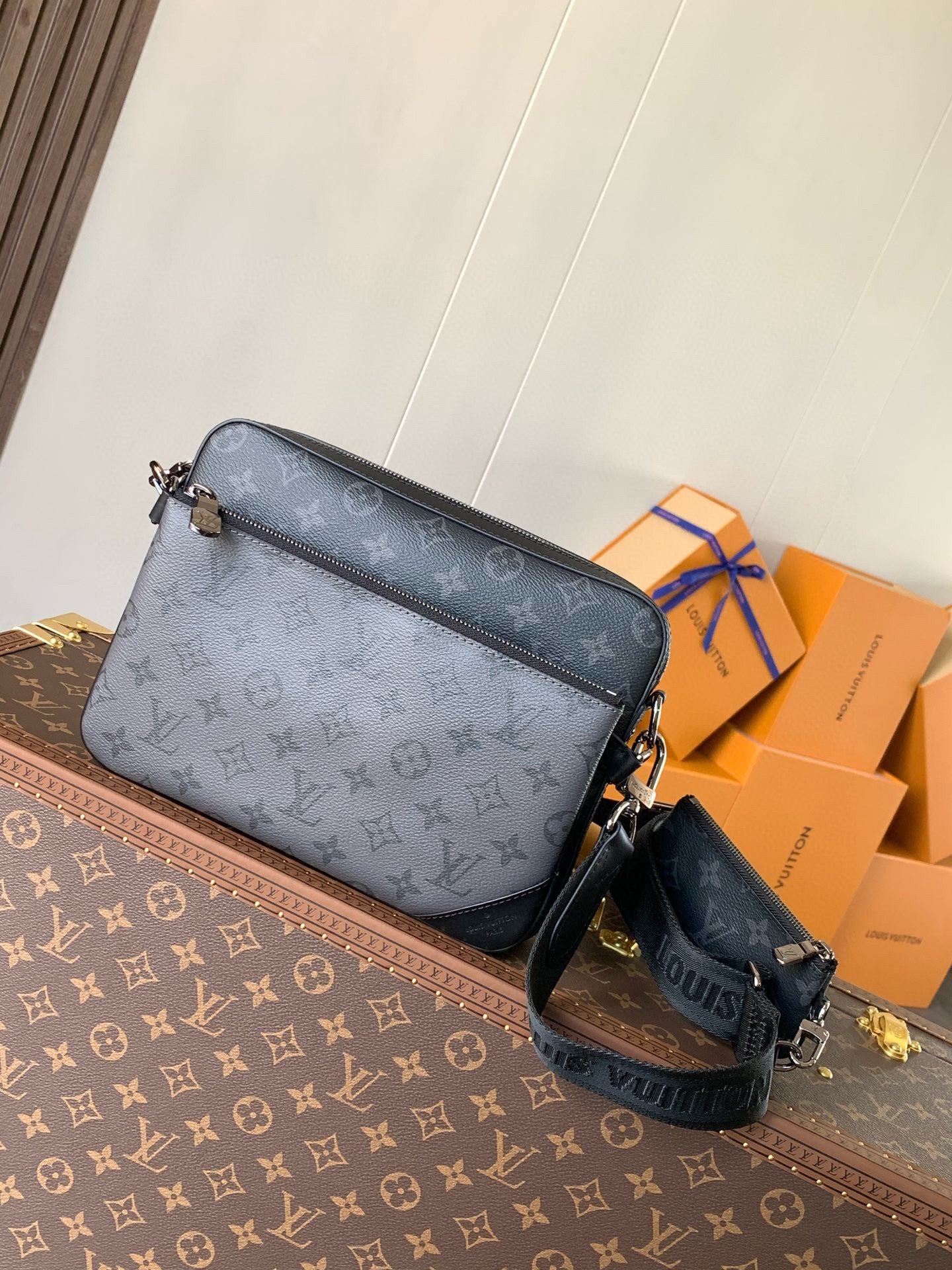 LOUIS VUITTON Trio messenger bag M69443