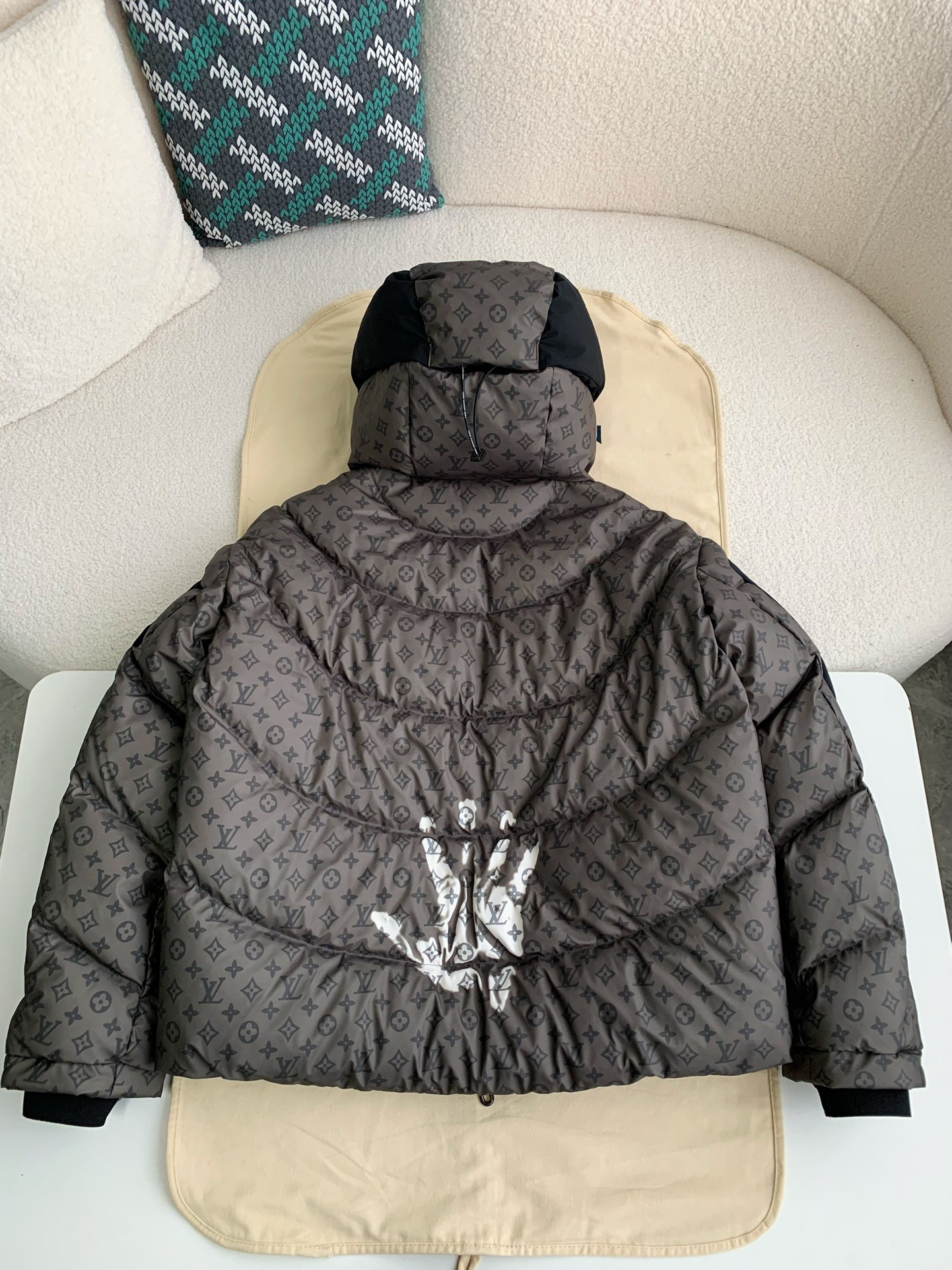 Louis Vuitton 24s warm color changingfabric men's down jacket
