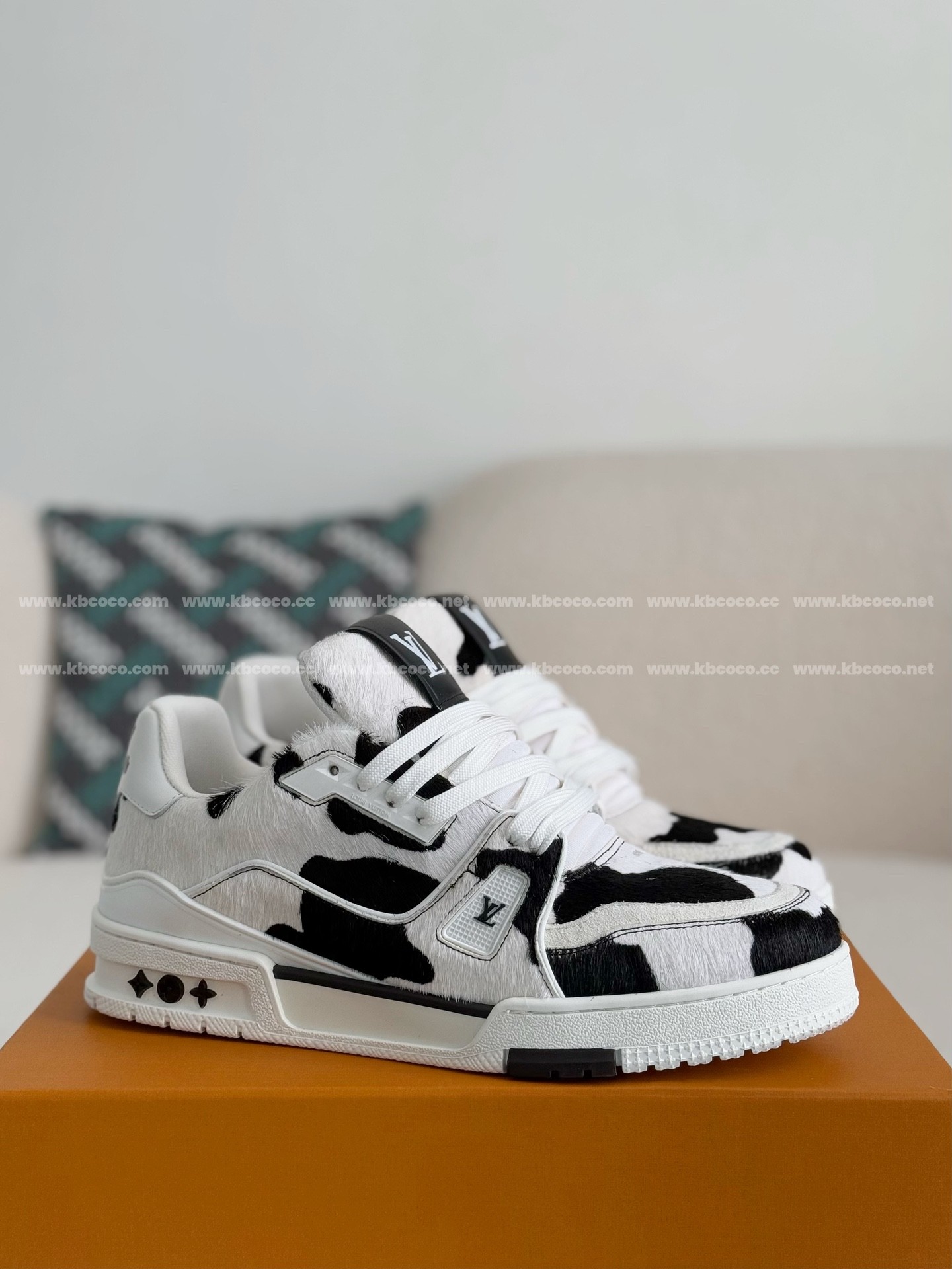 【#4004】 LOUIS VUITTON TRAINER SNEAKERS