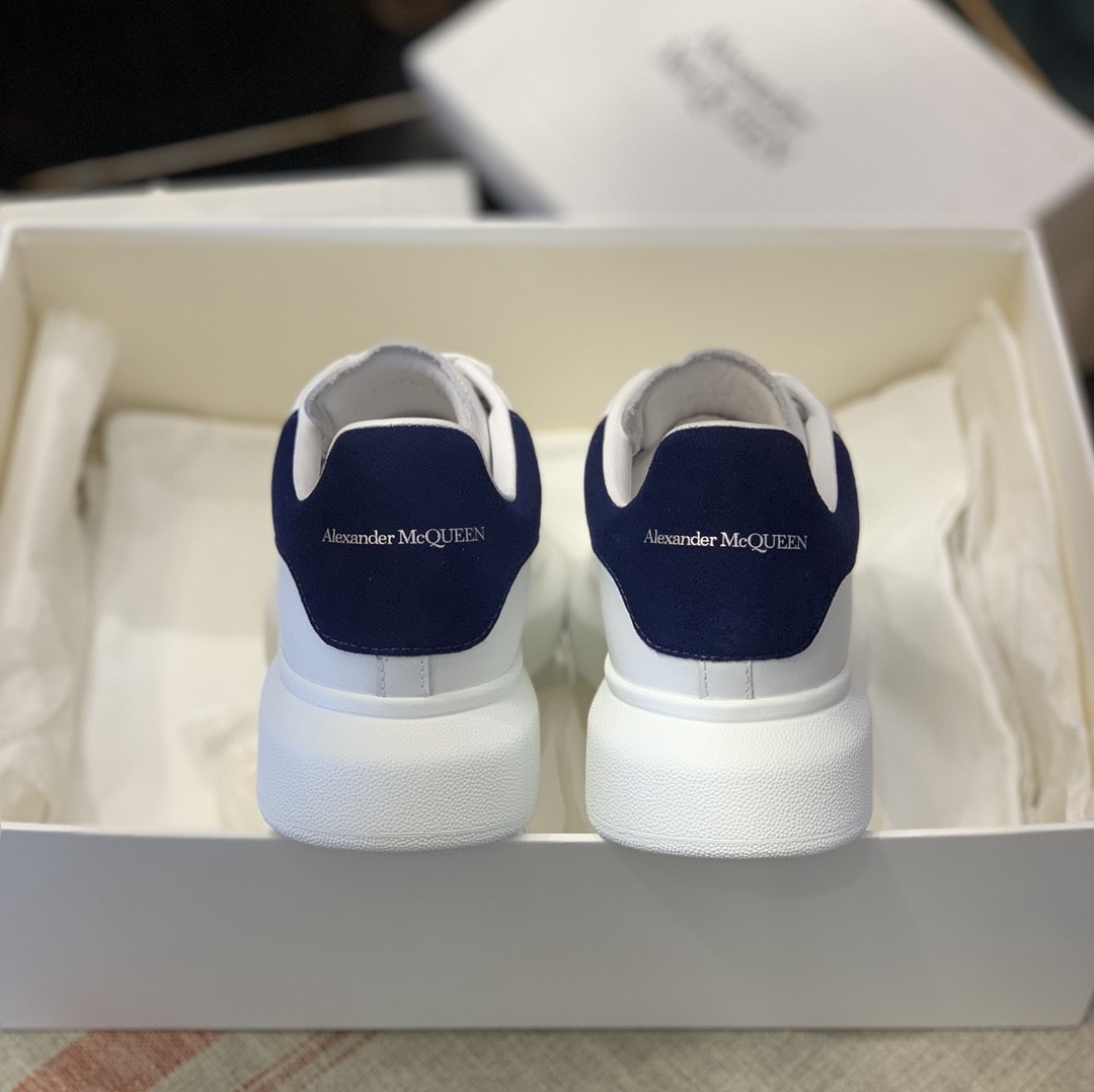 Alexander McQueen MO Dark blue velvet tail Sneakers