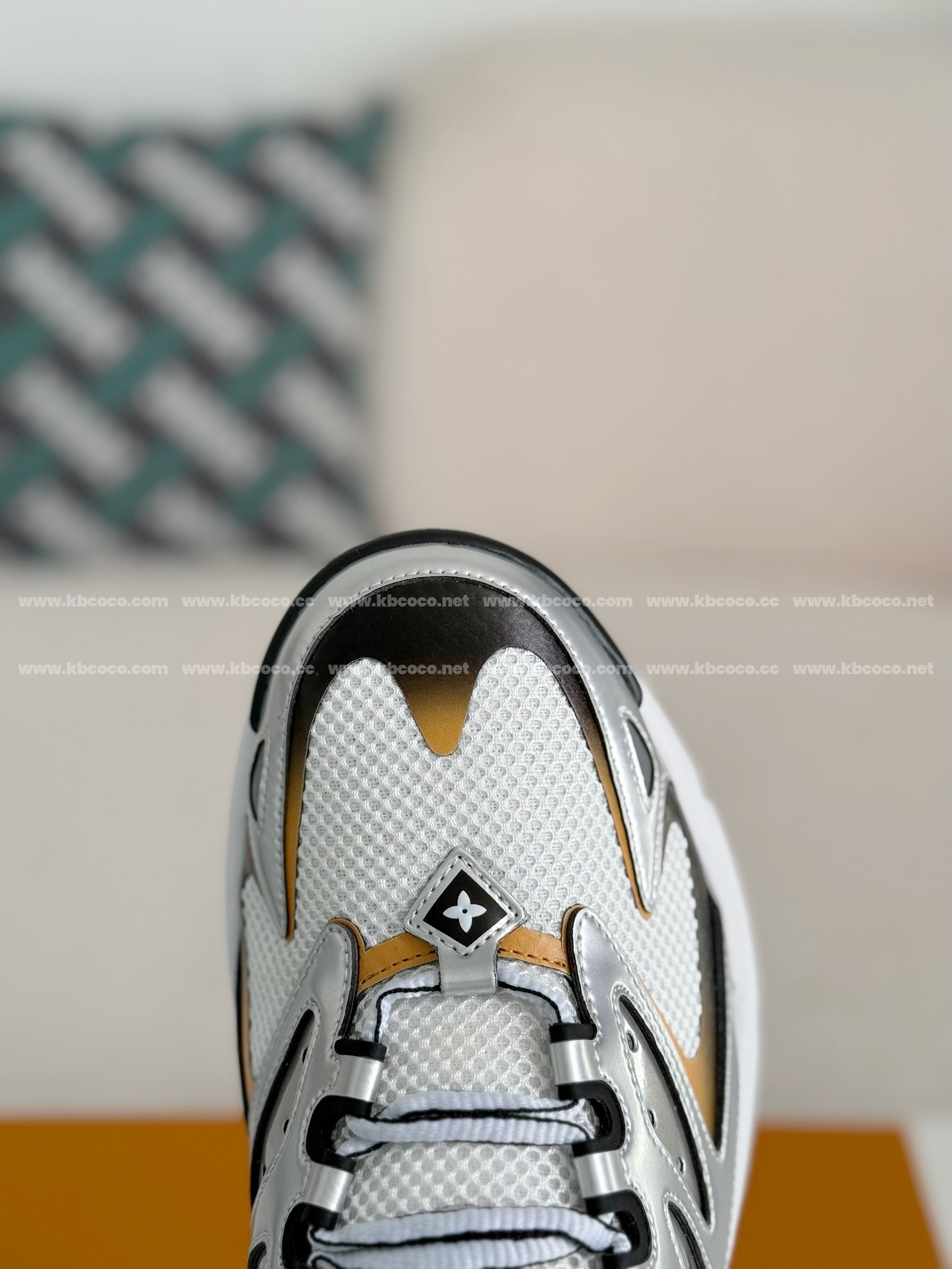 【#4189】 LOUIS VUITTON RUNNER SNEAKERS