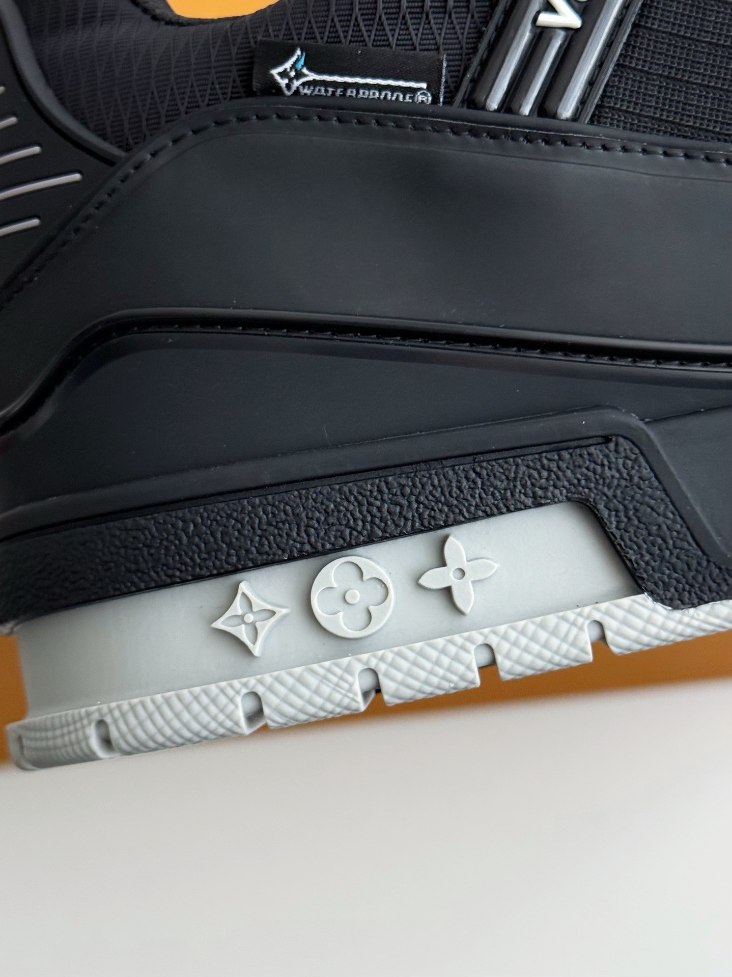 [#3905] LOUIS VUITTON TRAINER SNEAKERS