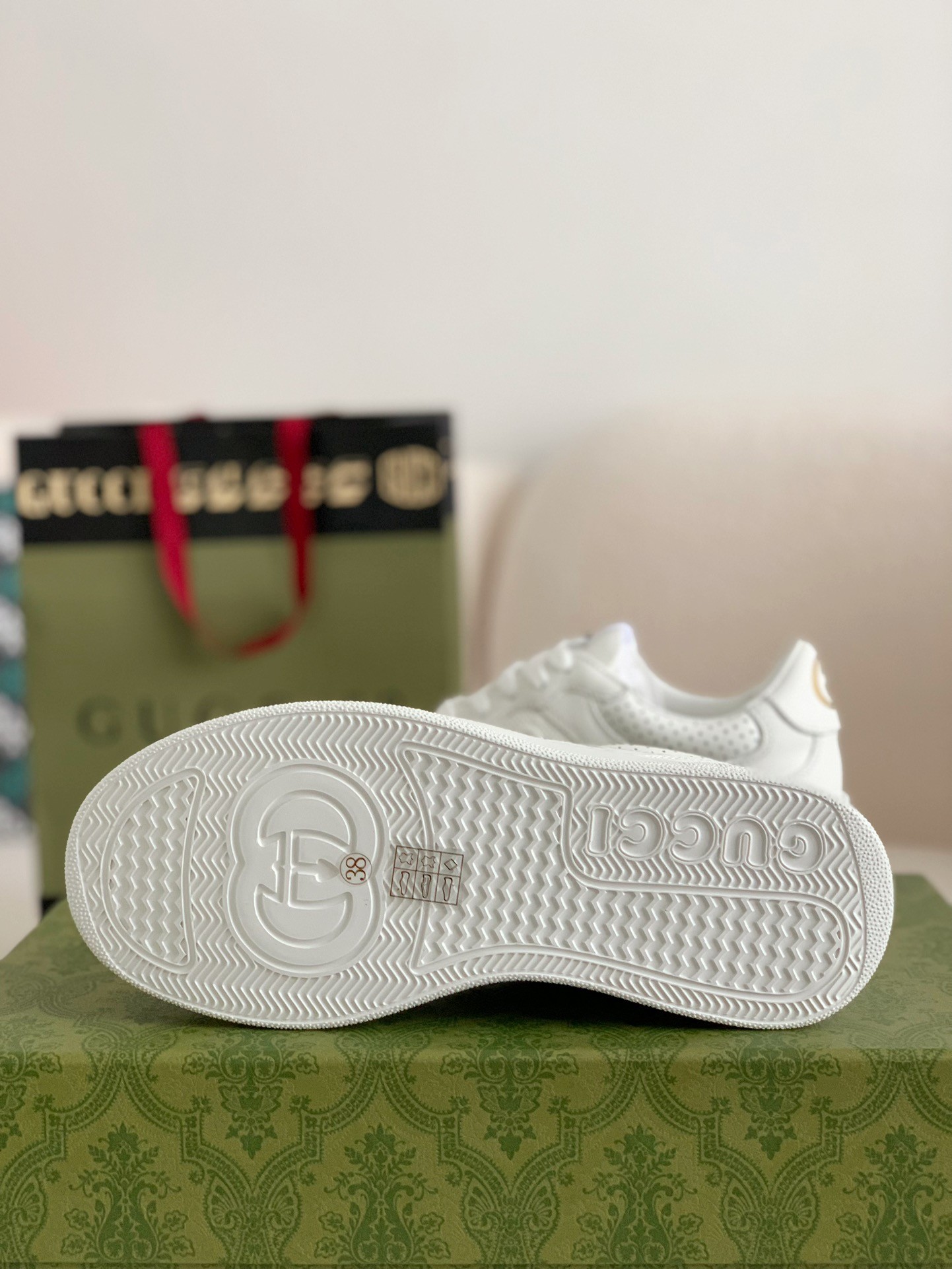 Gucci sneakers Cowhide